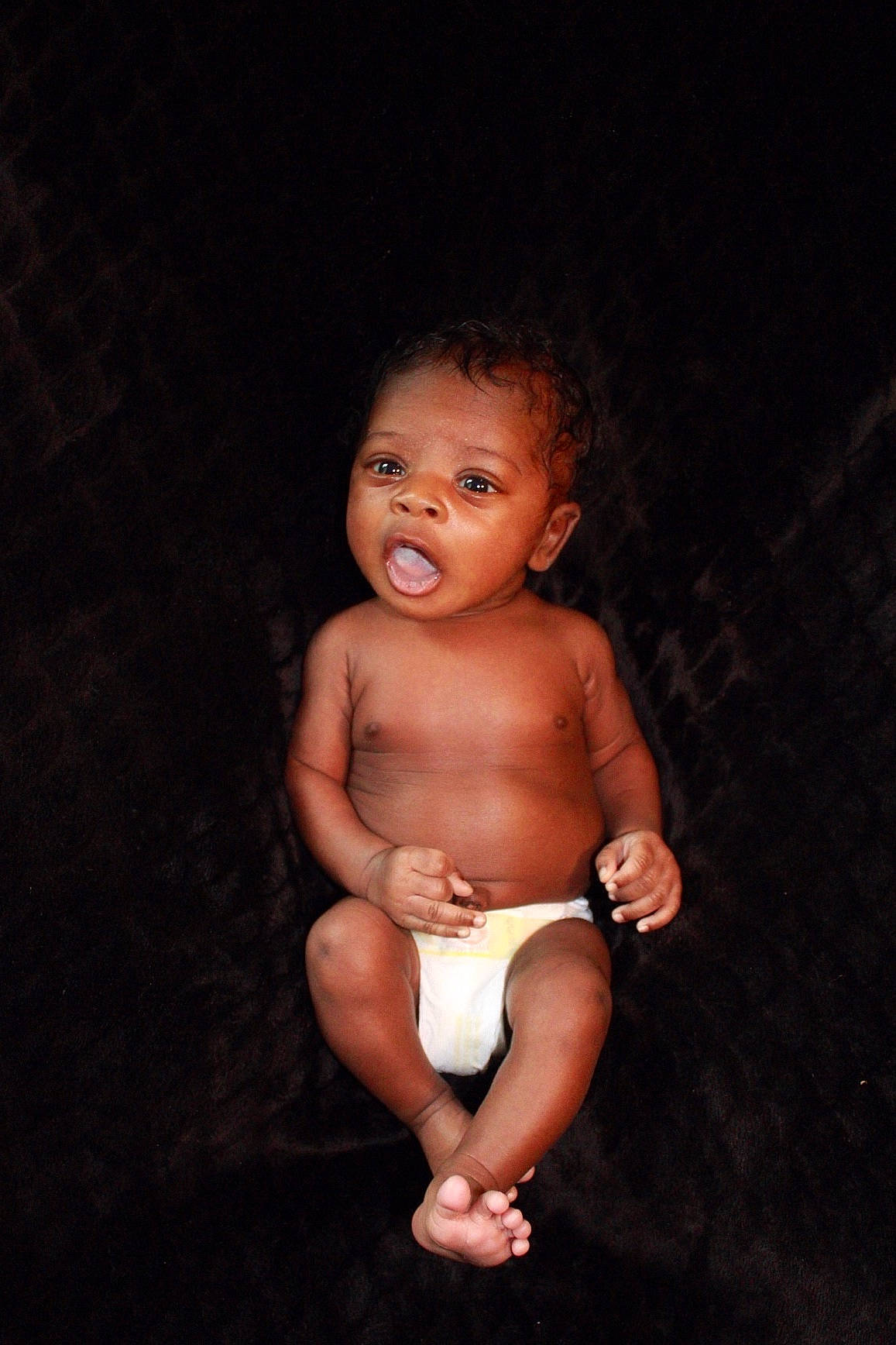 Kysen is registered to the contest to win money with this photo: baby, black, black_hair, cheek, child, eye, flash_photography, fun, hand, person, photography, sitting, skin, smile, standing, toddler