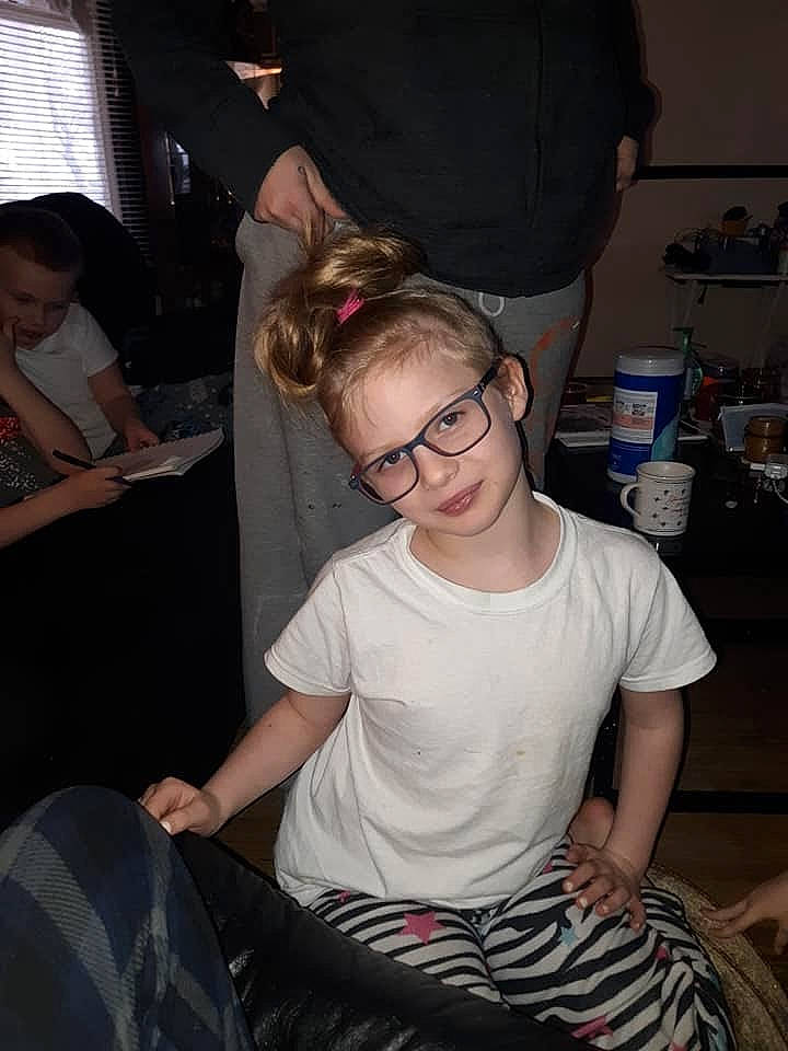 Alissa is registered to the contest to win money with this photo: arm, ear, fun, glasses, hair, hairstyle, person, under_exposed