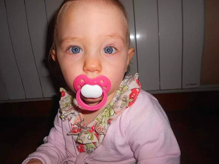 Taïna participe au concours pour gagner de l'argent avec cette photo : baby, baby_toddler_clothing, beard, cheek, child, entertainment, eyelash, flooring, fun, happy, human_body, lip, moustache, mouth, nose, performing_arts, person, skin, stuffed_toy, t_shirt