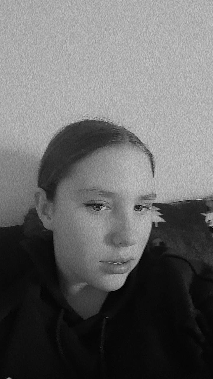 Taïna a rejoint le concours — aidez-le/la à gagner de superbes lots ! black_and_white, cheek, chin, darkness, eyebrow, eyelash, flash_photography, forehead, fun, hairstyle, jaw, lip, monochrome, monochrome_photography, neck, nose, person, portrait, style, tints_and_shades