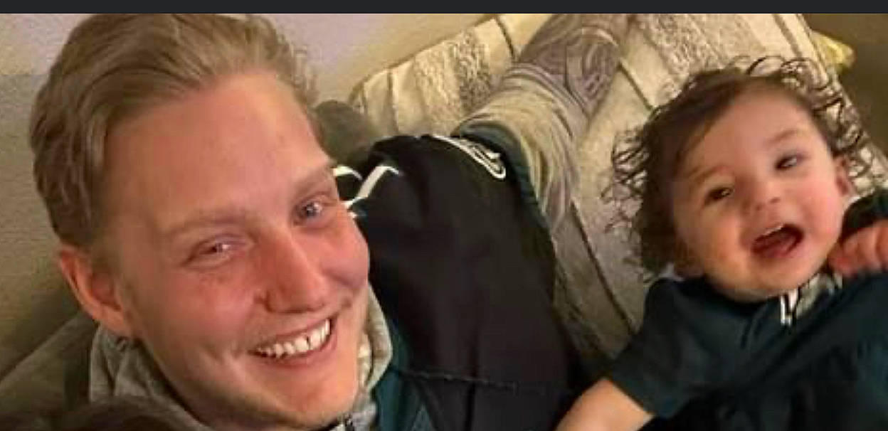 Corra is registered to the contest to win money with this photo: cheek, comfort, ear, eyebrow, eyelash, face, facial_expression, fun, gesture, happy, human, jaw, joy, mouth, nose, organ, people, person, photograph, sharing