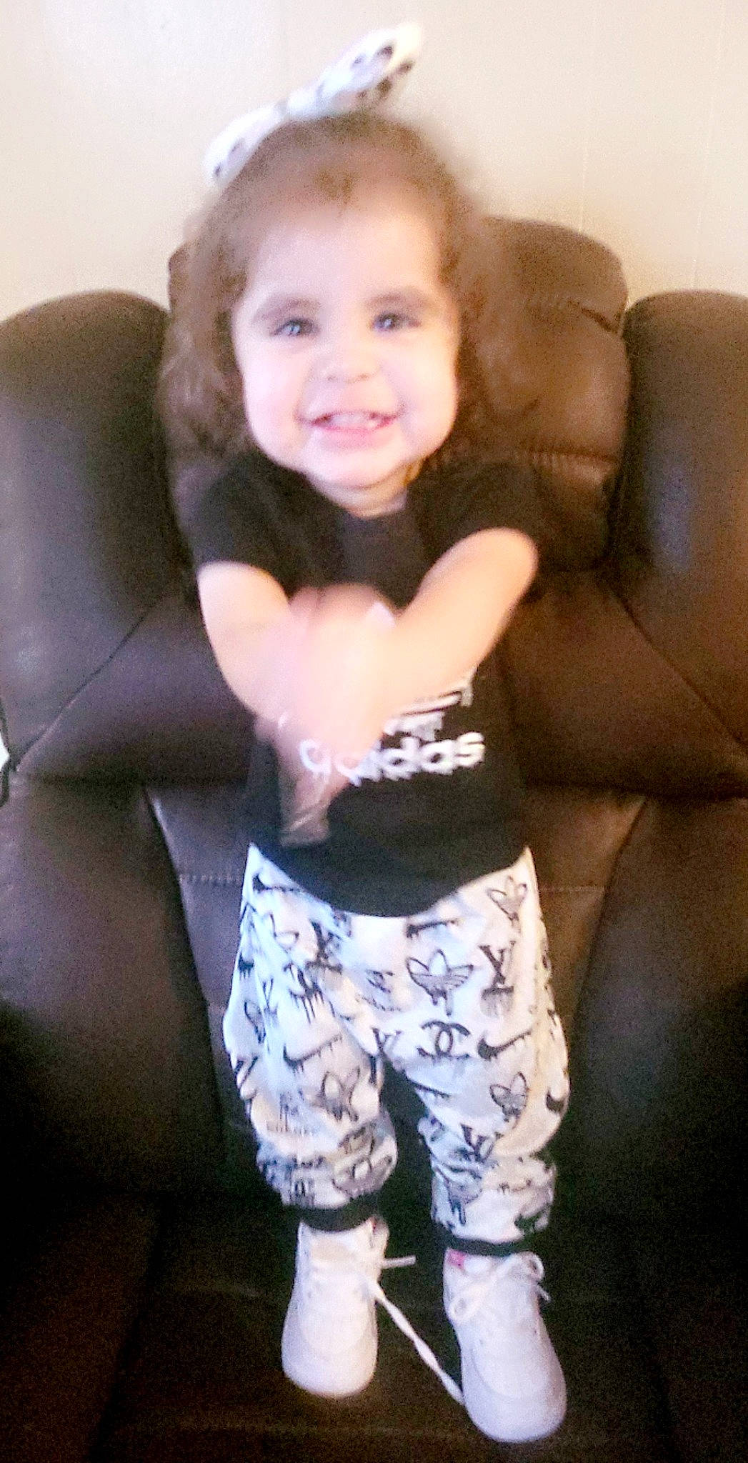 Maleah is registered to the contest to win money with this photo: cheek, comfort, eye, face, flash_photography, hairstyle, hand, human_body, iris, joint, joy, knee, leg, lip, mouth, neck, person, shoulder, skin, sleeve