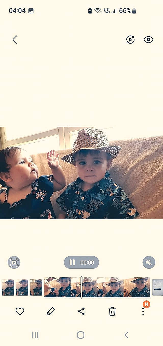 Eden participe au concours pour gagner de l'argent avec cette photo : beauty, cap, child, event, eyewear, fashion_accessory, fashion_design, flash_photography, font, fun, fur, happy, hat, headgear, headwear, jewellery, person, photo_caption, selfie, sitting