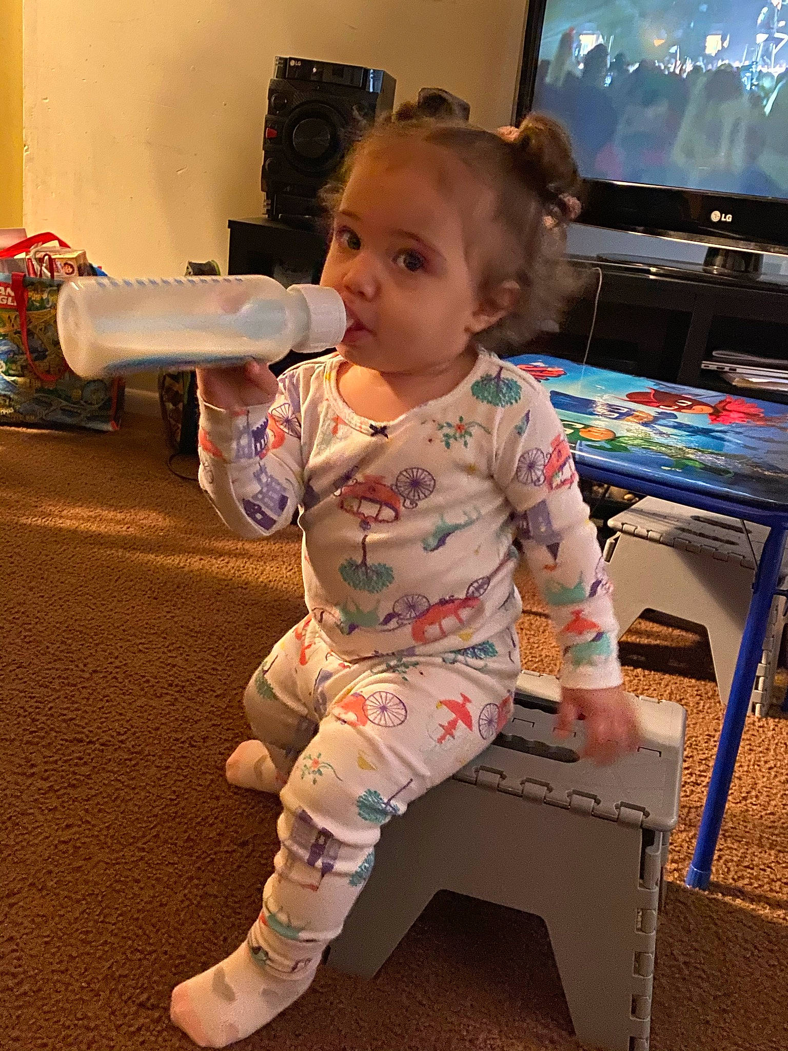 Evalyn is registered to the contest to win money with this photo: baby, baby_toddler_clothing, child, design, flooring, foot, fun, human_body, human_leg, joint, person, play, sitting, skin, sleeve, standing, t_shirt, television, television_set, thigh