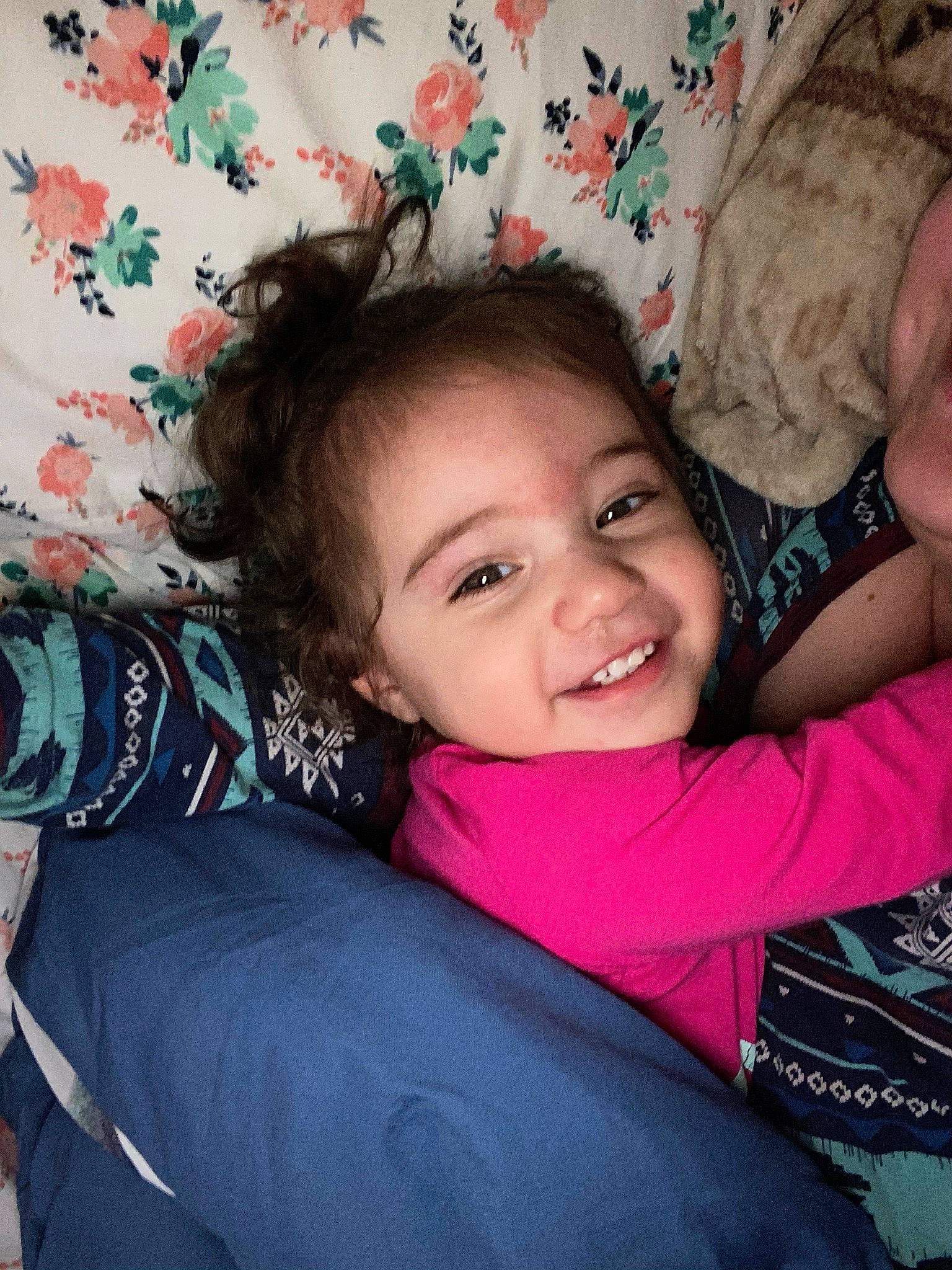 Evalyn is registered to the contest to win money with this photo: comfort, eye, eyebrow, face, flash_photography, gesture, hair, hairstyle, hand, happy, head, human_body, iris, joy, lip, mouth, neck, person, product, skin