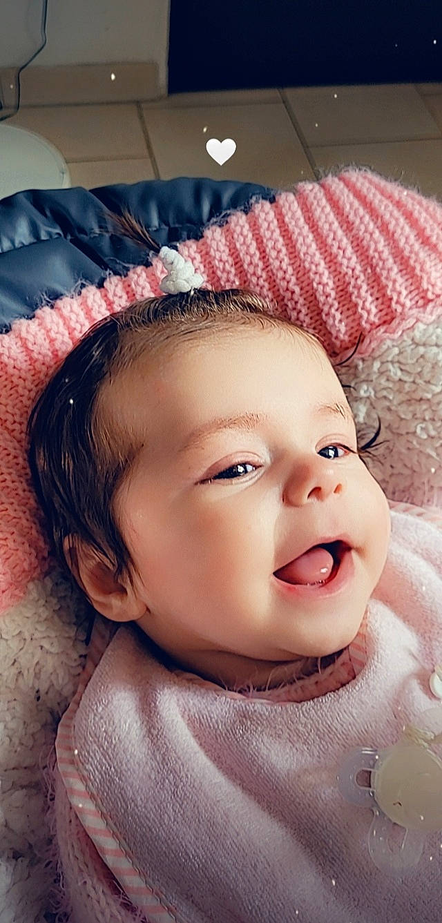 Kim a rejoint le concours — aidez-le/la à gagner de superbes lots ! baby, baby_toddler_clothing, cap, cheek, child, chin, cool, eyelash, facial_expression, happy, headgear, lip, nose, organ, person, pink, skin, sleeve, smile, textile