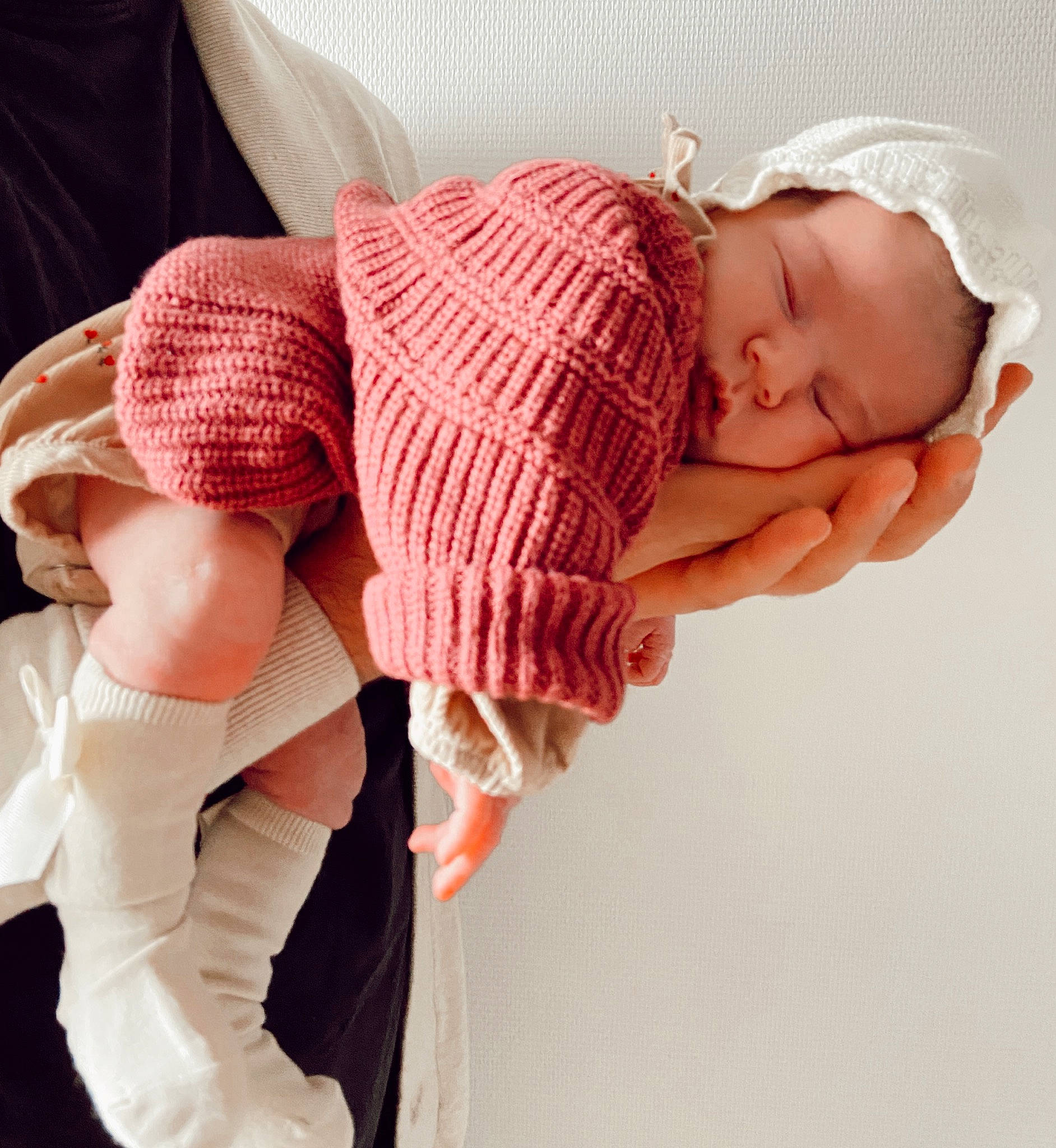 Elizabeth participe au concours pour gagner de l'argent avec cette photo : arm, baby, baby_products, baby_sleeping, cheek, child, crochet, finger, hand, headgear, leg, outerwear, person, photograph, photography, pink, product, skin, textile, toddler
