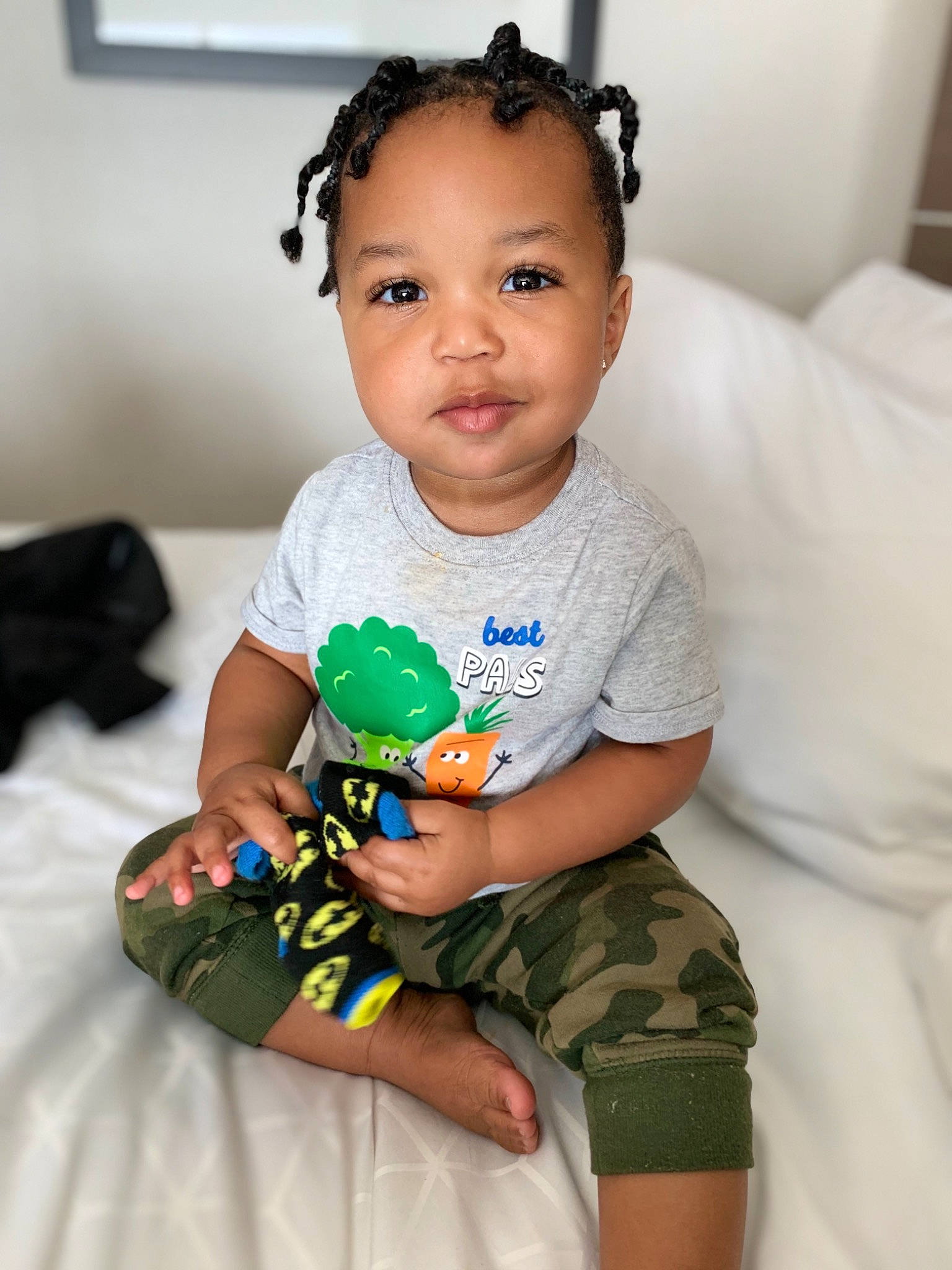 Sire-domani is registered to the contest to win money with this photo: arm, baby, baby_toddler_clothing, cheek, eye, face, flash_photography, hair, hairstyle, happy, head, iris, luggage_and_bags, person, shoulder, skin, sleeve, smile, standing, toddler