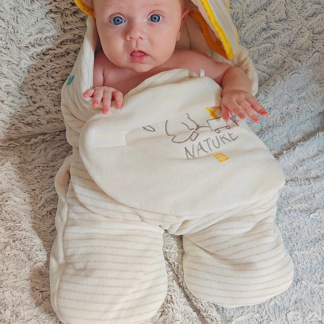 Katalyna participe au concours pour gagner de l'argent avec cette photo : baby, bed, blanket, bodypart, bonnet, clothing, face, fashion, finger, furniture, hand, hat, head, hood, newborn, person, photography, portrait, quilt, towel