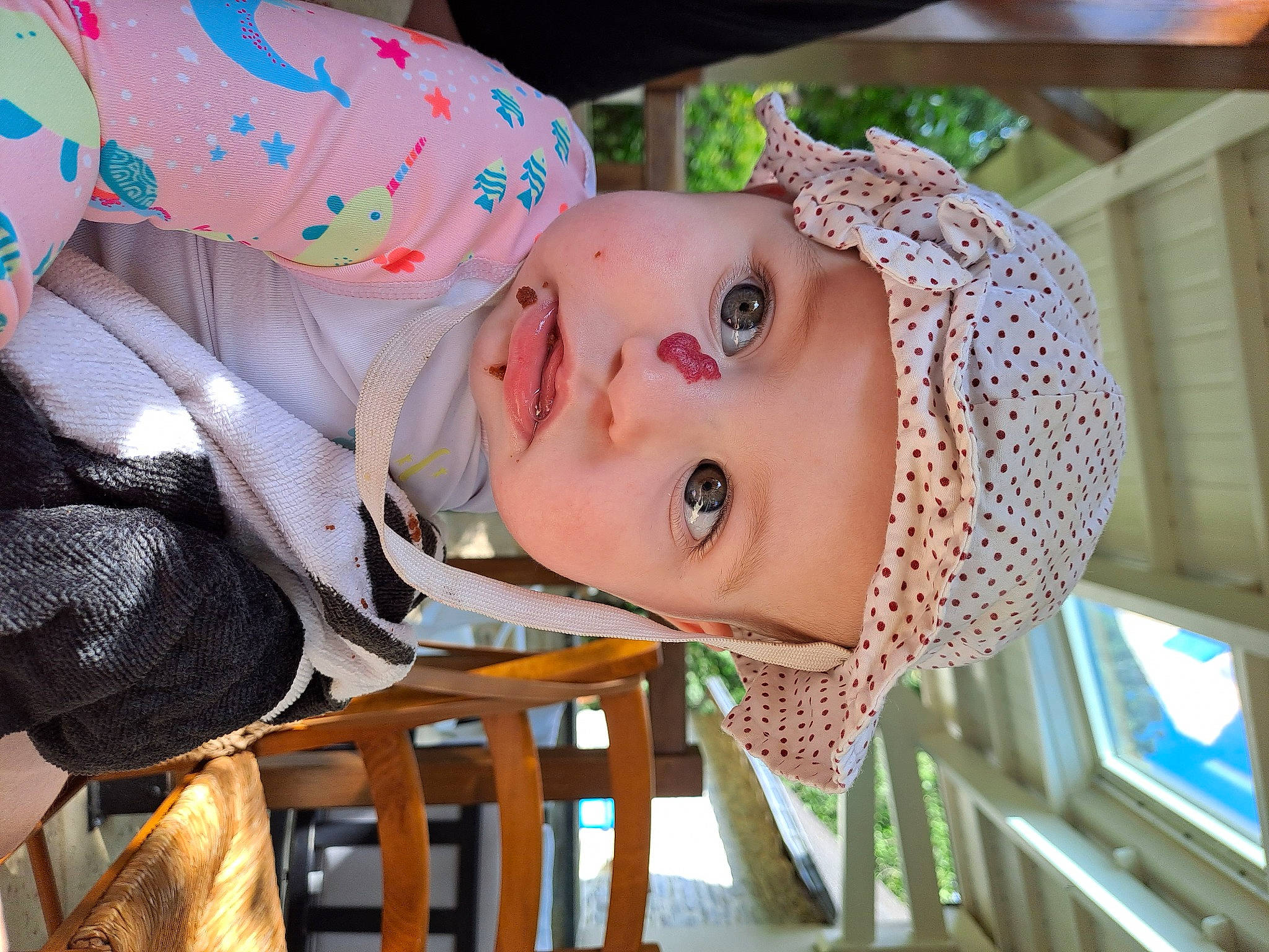 Romane a rejoint le concours — aidez-le/la à gagner de superbes lots ! baby, child, event, eyelash, fun, happy, headwear, leisure, pattern, person, room, textile, toddler, vacation, wood