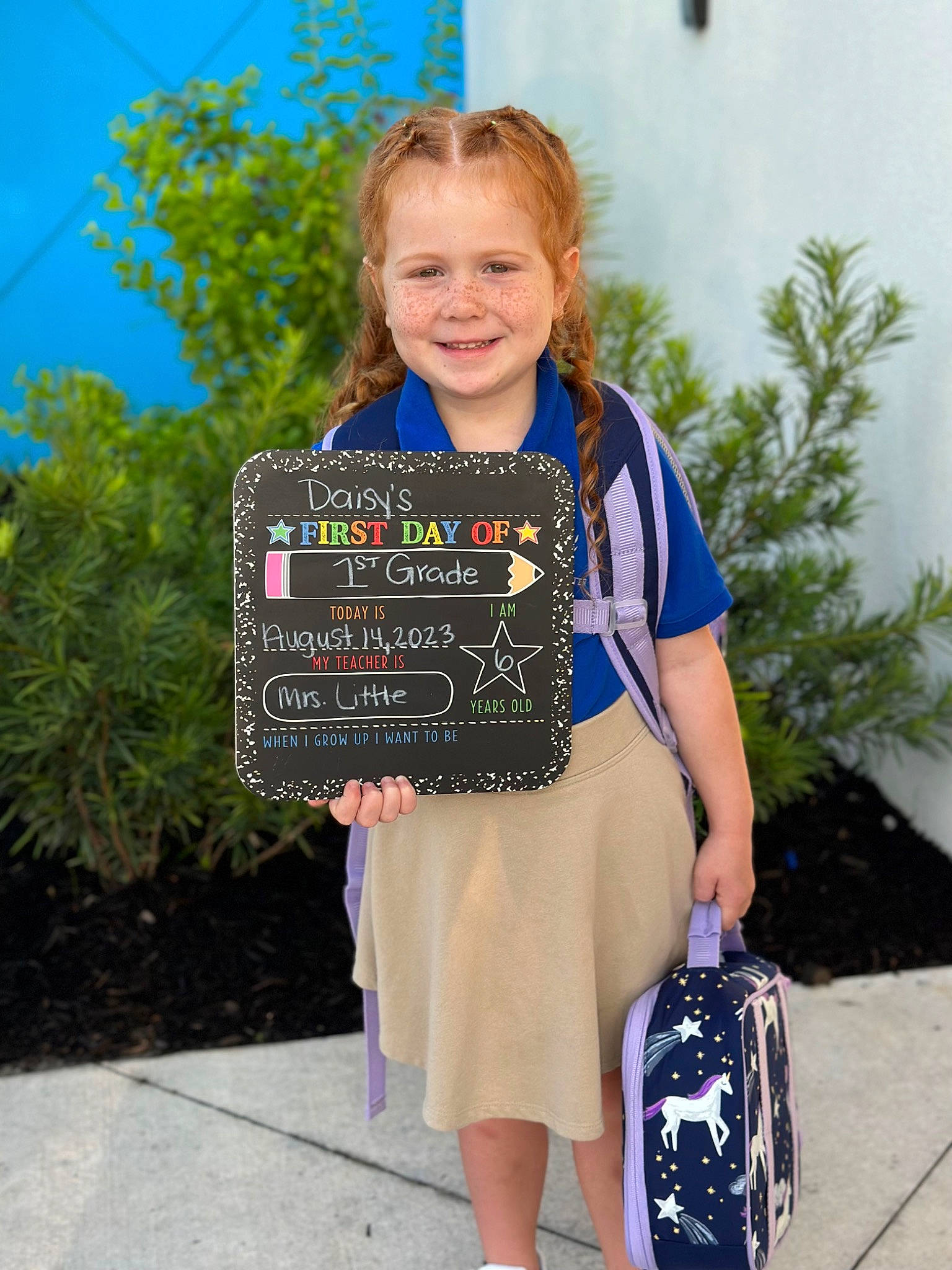 Daisy is registered to the contest to win money with this photo: bag, blue, child, dress, electric_blue, event, fashion_accessory, fun, grass, happy, jewellery, joy, luggage_and_bags, people_in_nature, person, plant, recreation, smile, t_shirt, toddler