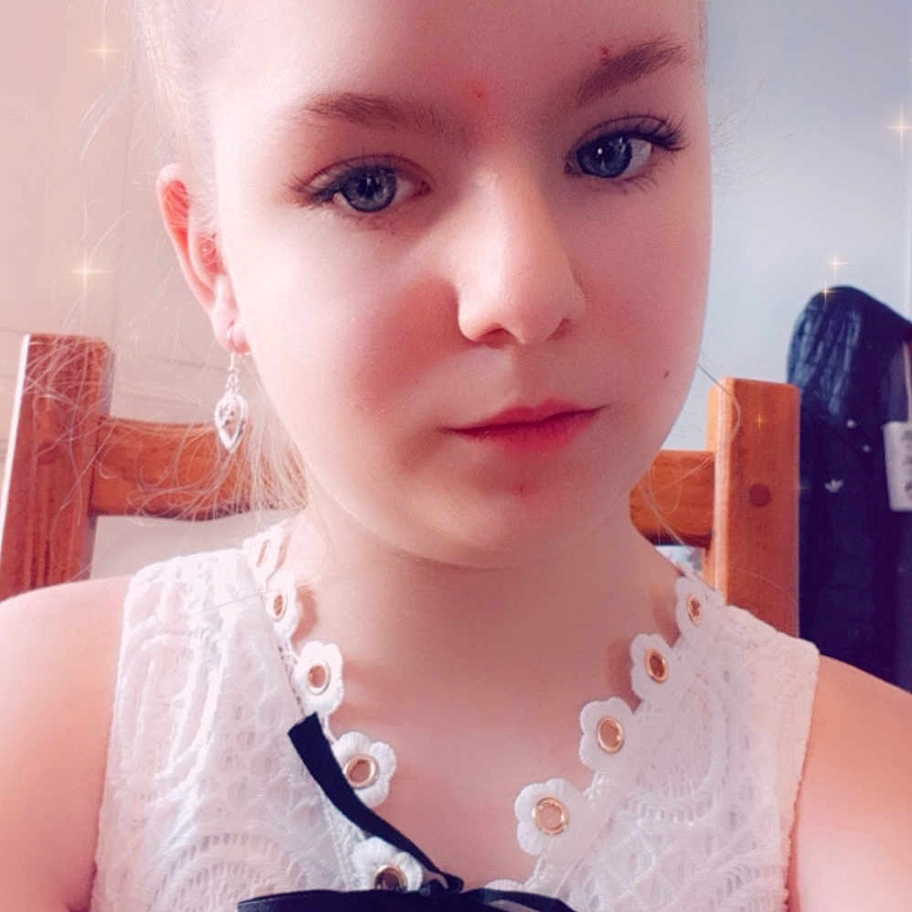 Tifféne a rejoint le concours — aidez-le/la à gagner de superbes lots ! beauty, cheek, child, chin, cool, ear, eye, eyebrow, eyelash, face, forehead, hair, head, lip, mouth, neck, nose, person, pink, selfie