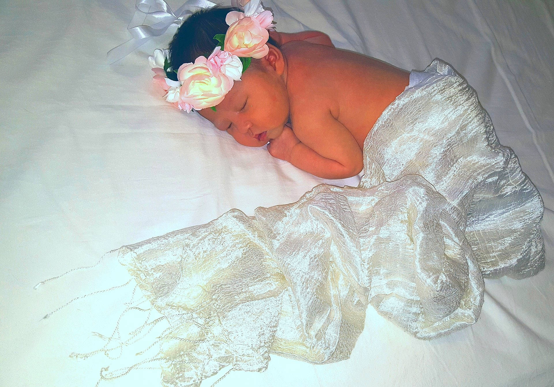 Rachel participe au concours pour gagner de l'argent avec cette photo : child, clothing, dress, fashion_accessory, gown, infant, lace, textile, veil