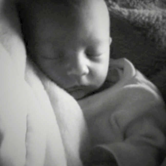 Myronn a rejoint le concours — aidez-le/la à gagner de superbes lots ! baby, blanket, child, closeup, cozy, cuddly, face, indoor, infant, monochrome, newborn, peaceful, portrait, quiet, resting, sleeping, soft, soft_light, tender, warm