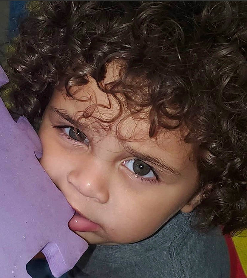 Kayne is registered to the contest to win money with this photo: black_hair, brown_hair, cheek, child, chin, ear, eye, eyebrow, face, forehead, hair, hairstyle, head, human, jheri_curl, lip, nose, person, ringlet, smile