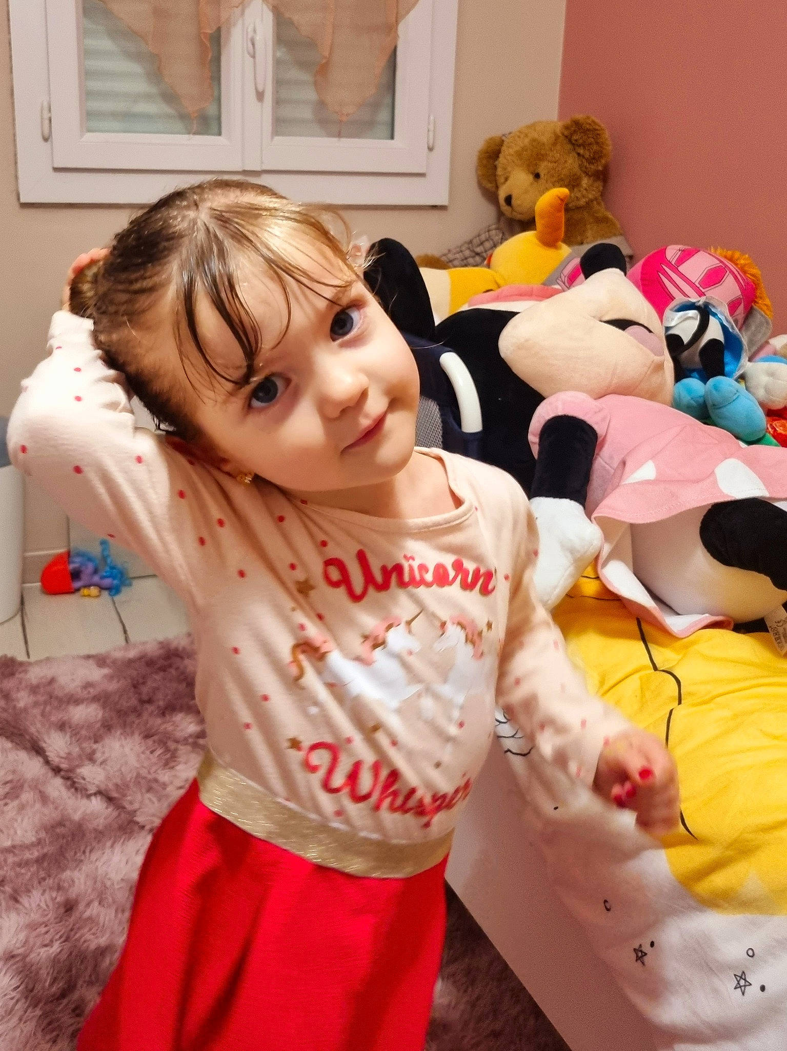 Noëlyne participe au concours pour gagner de l'argent avec cette photo : animation, child, costume, event, facial_expression, fun, hairstyle, happy, leisure, party, person, picture_frame, pink, play, room, sleeve, smile, t_shirt, toddler, toy