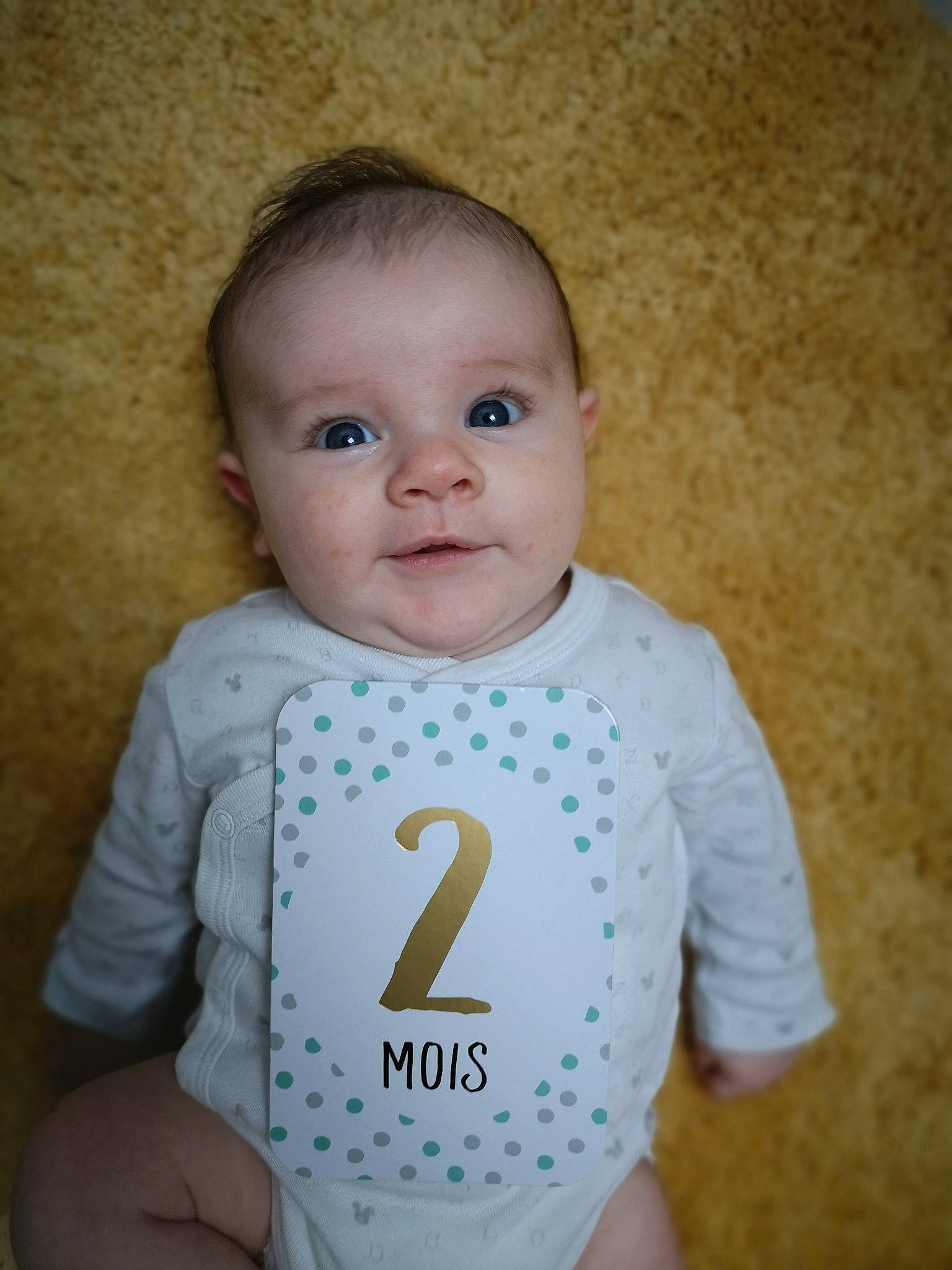 Axel a rejoint le concours — aidez-le/la à gagner de superbes lots ! baby, baby_products, baby_toddler_clothing, cheek, child, face, head, lip, person, product, skin, sleeve, smile, t_shirt, toddler, yellow