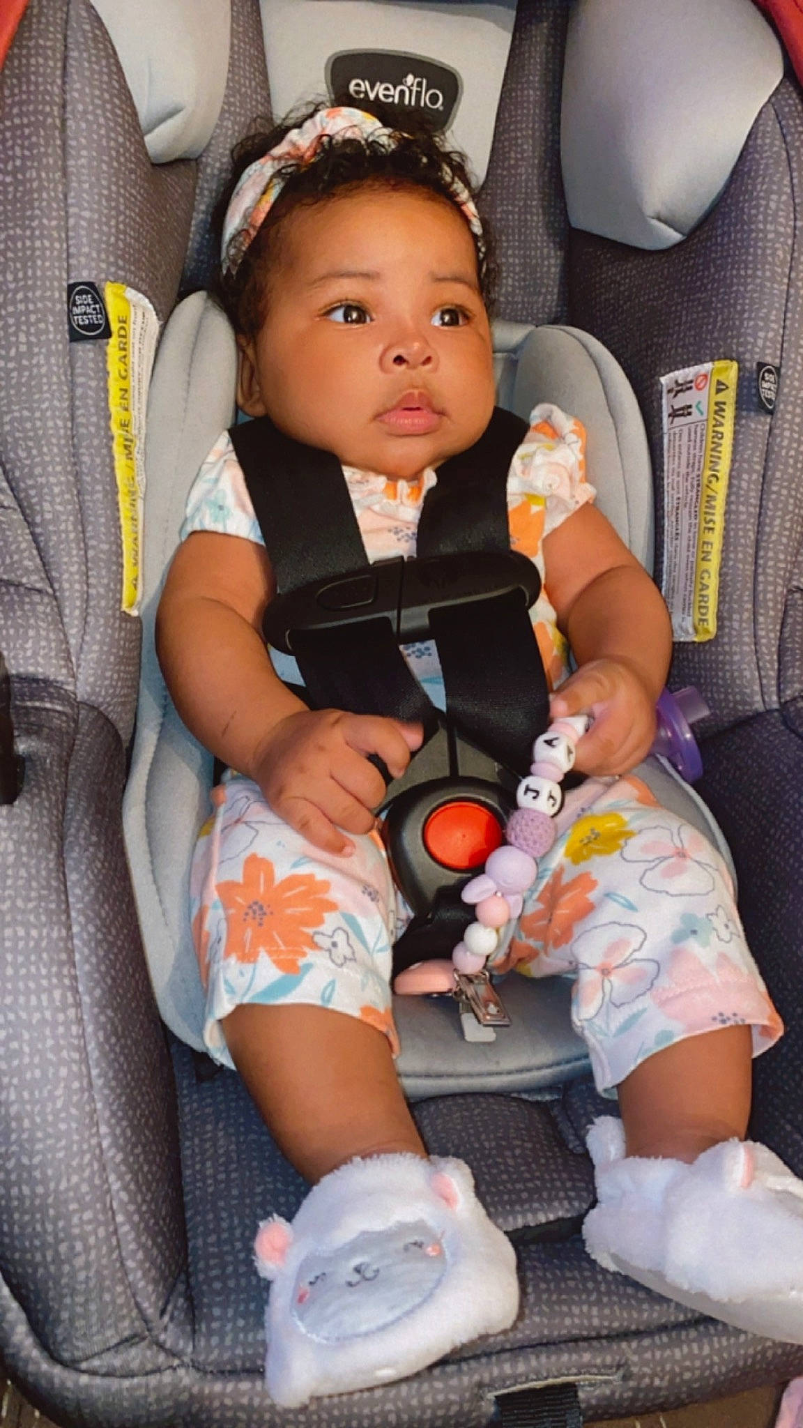 Jahnea is registered to the contest to win money with this photo: auto_part, baby, baby_carriage, baby_in_car_seat, baby_products, baby_toddler_clothing, car_seat, carmine, chair, child, comfort, human_leg, knee, lap, leg, person, seat_belt, sitting, thigh, toddler