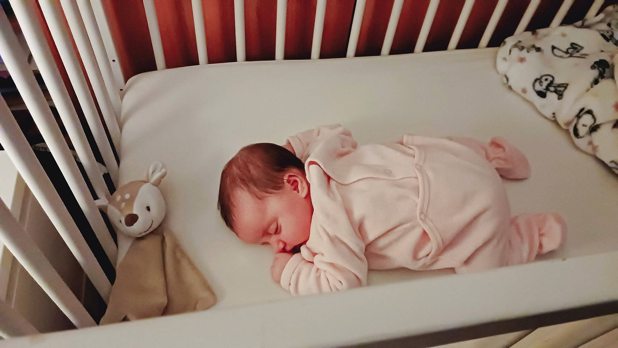 Ylana a rejoint le concours — aidez-le/la à gagner de superbes lots ! baby, baby_products, baby_safety, baby_sleeping, baby_toddler_clothing, bed, bedding, bedtime, child, comfort, cradle, infant_bed, linens, nap, person, product, room, sitting, skin, toddler