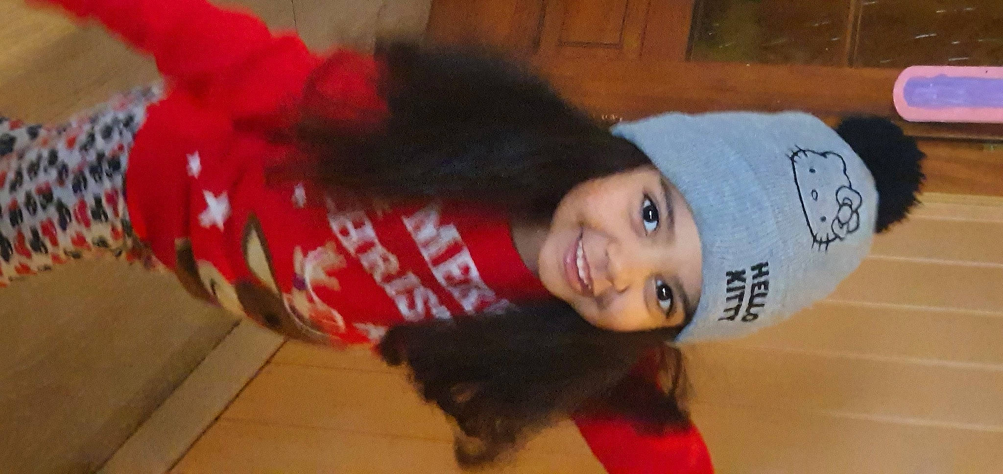 Clélia participe au concours pour gagner de l'argent avec cette photo : bangs, black_hair, child, companion_dog, flooring, fun, fur, happy, headwear, human_leg, joy, mammal, nose, person, room, skin, sleeve, smile, t_shirt, thigh