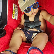 Kartier is registered to the contest to win money with this photo: car_seat, eyewear, glasses, leg, thigh