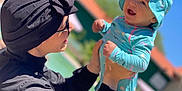Elias Mikhaël participe au concours pour gagner de l'argent avec cette photo : baby, child, person, smile, hat, outdoor, sunny, pool, water, clothing, headwear, glasses, holding, joyful, happy, blue_sky, summer, daylight, playful, parent