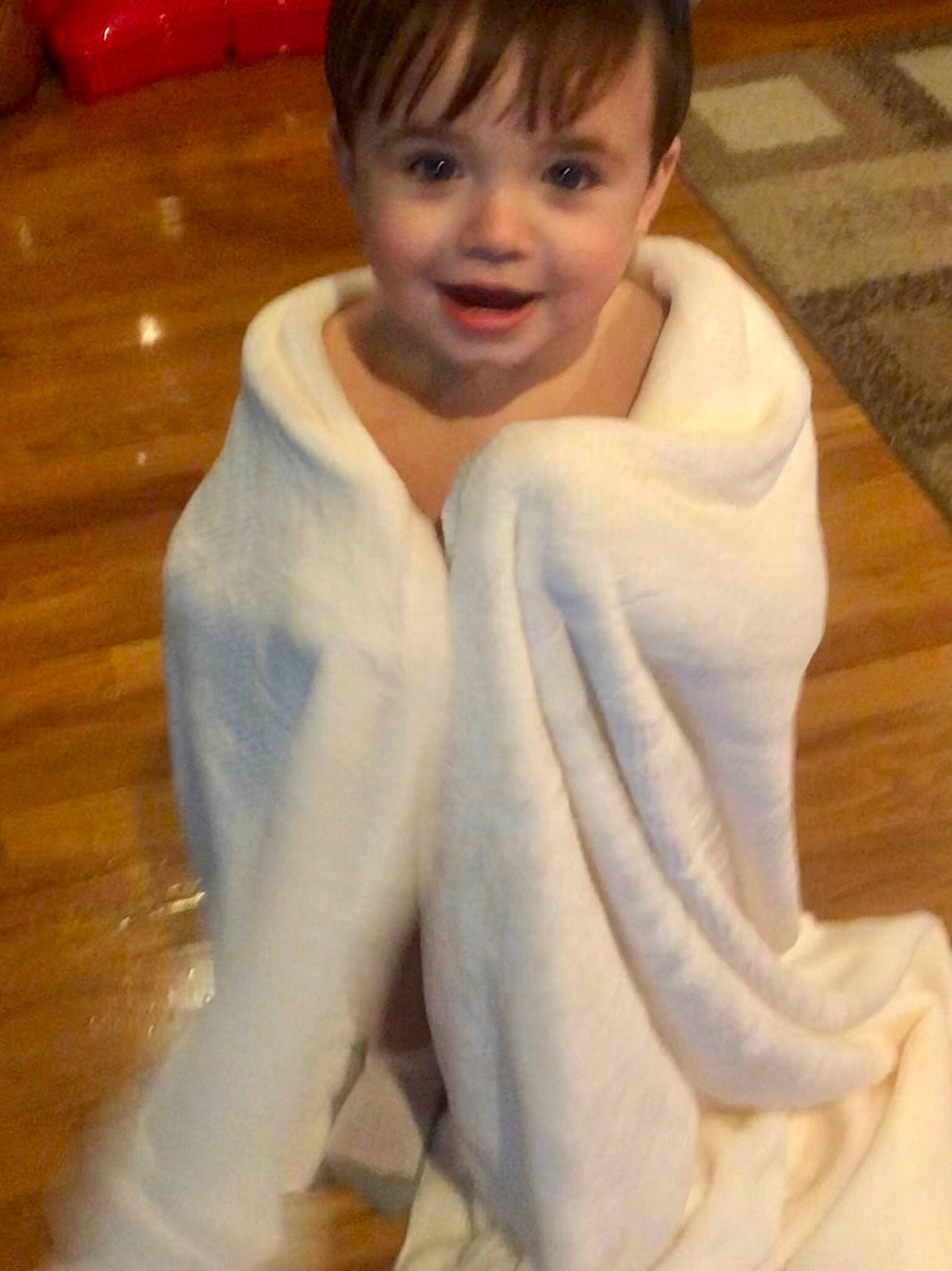 Kyran is registered to the contest to win money with this photo: arm, child, fur, fur_clothing, girl, joy, material, neck, outerwear, person, shoulder, skin, textile, trunk