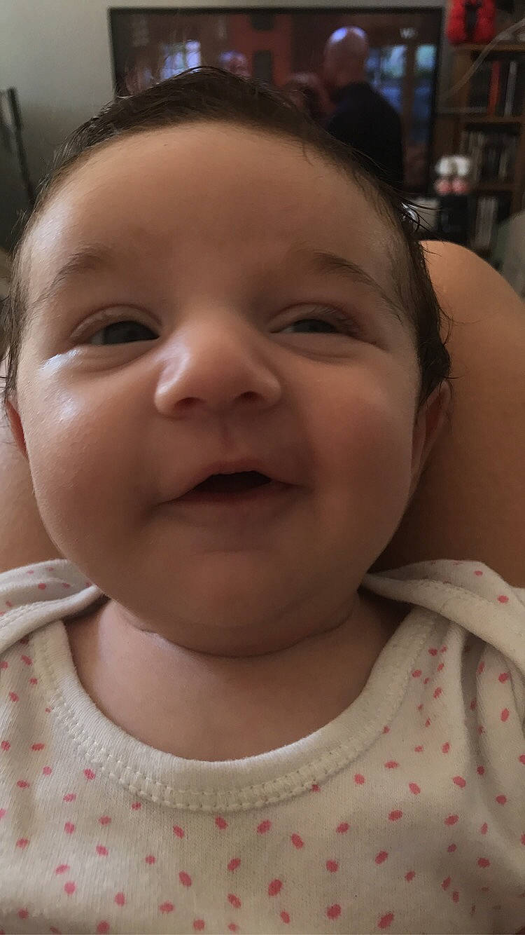 Lola participe au concours pour gagner de l'argent avec cette photo : baby, cheek, chin, ear, eyebrow, eyelash, face, facial_expression, forehead, happy, human, iris, jaw, lip, mouth, neck, nose, person, skin, smile