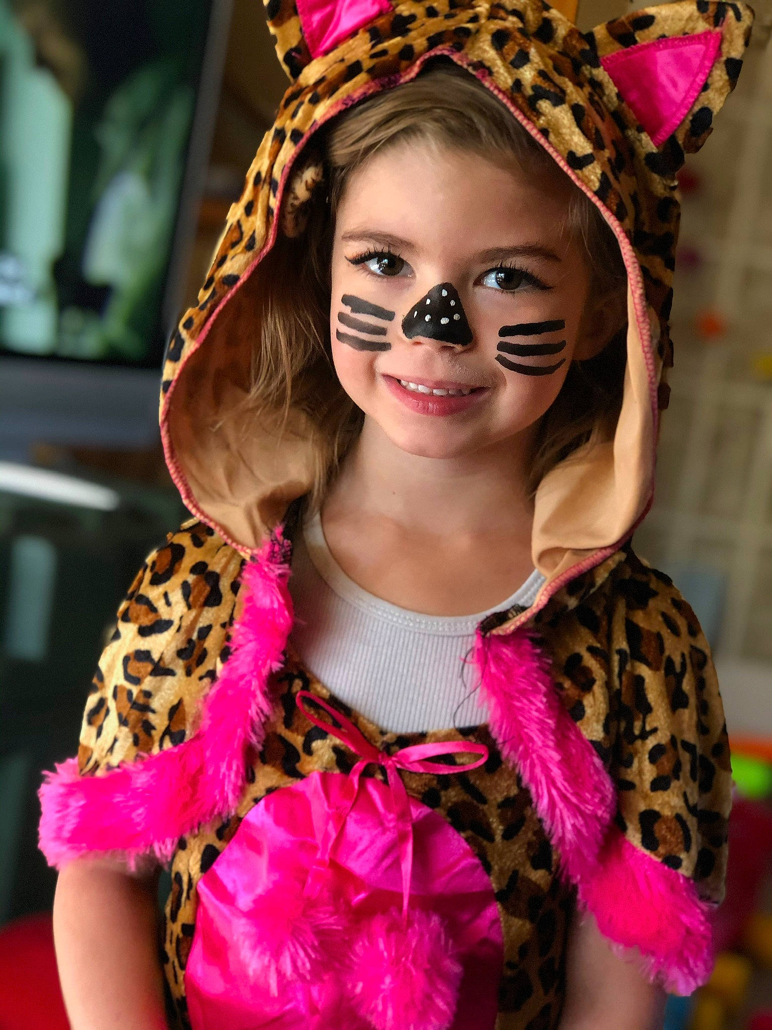 Bonnie is registered to the contest to win money with this photo: beauty, blond, cosmetics, event, eyelash, fashion, fashion_design, fawn, hair_accessory, happy, headgear, headpiece, jewellery, joy, lipstick, long_hair, magenta, makeover, necklace, person