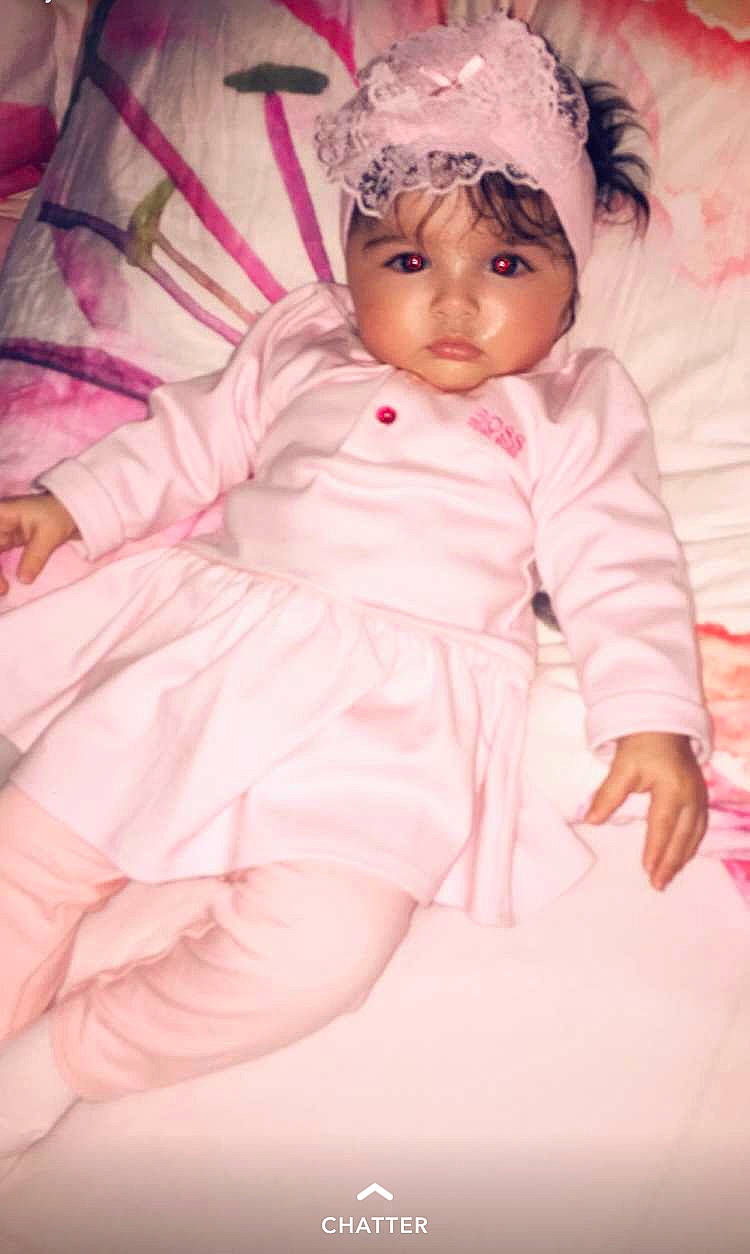 Gladys a rejoint le concours — aidez-le/la à gagner de superbes lots ! baby, beauty, cheek, child, eye, face, head, outerwear, person, photography, pink, skin, smile, toddler