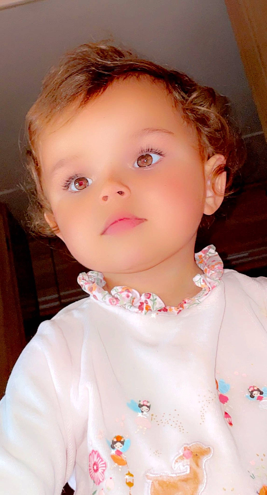 Promesse a rejoint le concours — aidez-le/la à gagner de superbes lots ! baby_toddler_clothing, blond, cheek, child, chin, collar, dress_shirt, eyelash, happy, iris, jaw, lip, neck, no_expression, nose, person, pink, skin, sleeve, throat