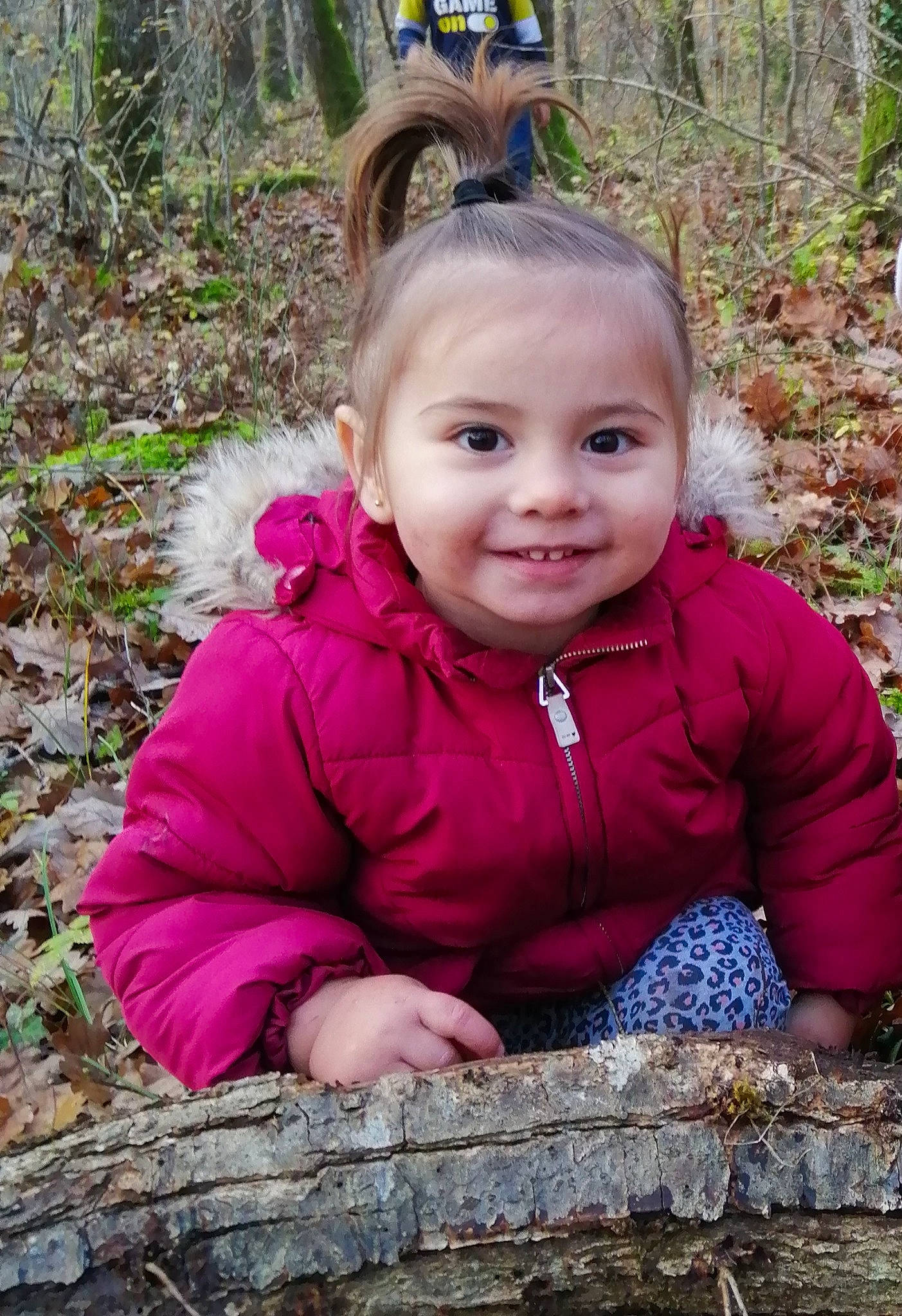 Talya a rejoint le concours — aidez-le/la à gagner de superbes lots ! baby, baby_toddler_clothing, cheek, eye, face, grass, happy, head, iris, jacket, joy, magenta, mammal, people_in_nature, person, plant, skin, smile, toddler, tree