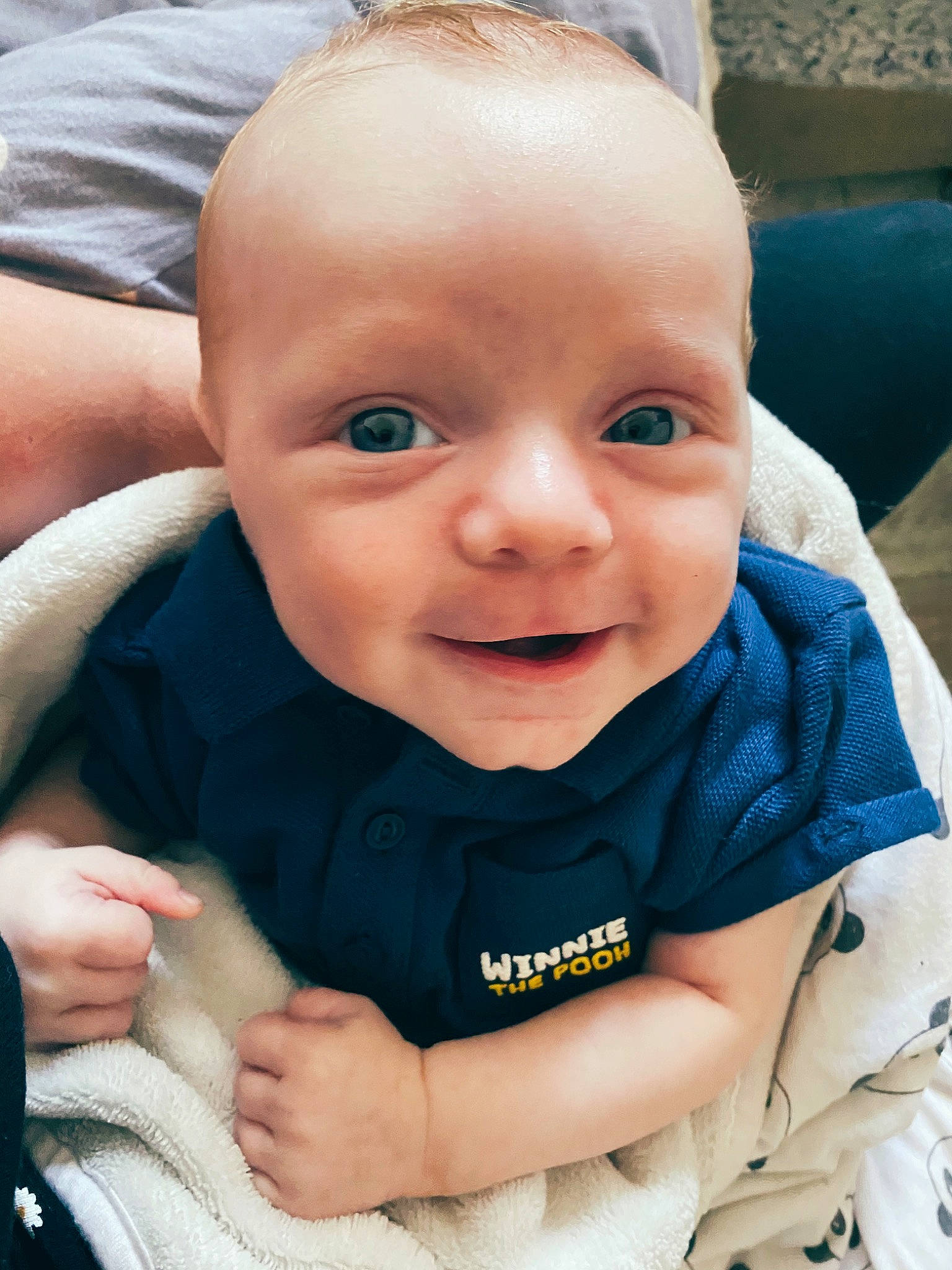 Kayden a rejoint le concours — aidez-le/la à gagner de superbes lots ! baby, baby_products, cheek, child, chin, eye, face, facial_expression, forehead, hand, happy, head, lip, nose, person, product, skin, smile, toddler, vacation