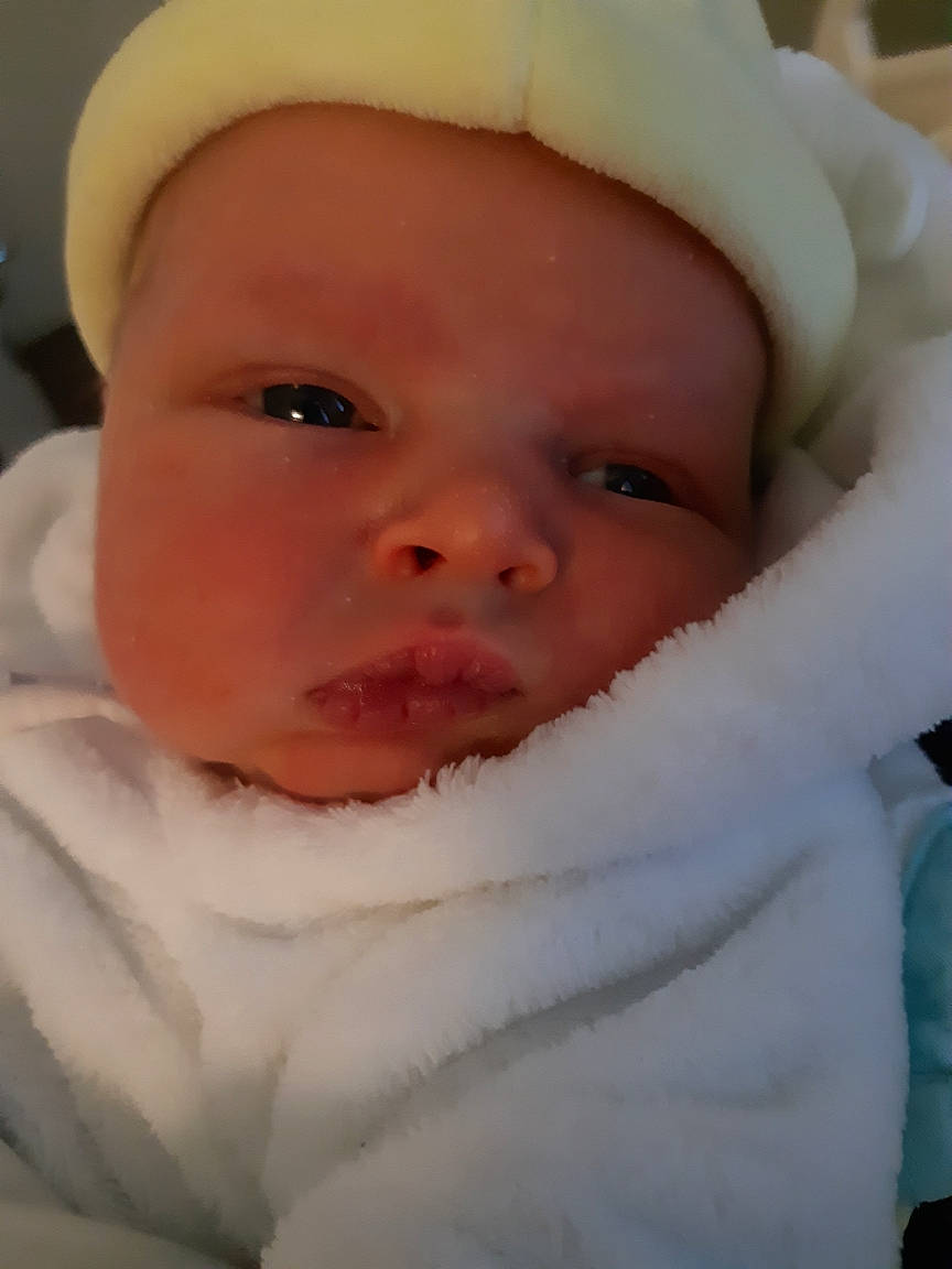 Malo participe au concours pour gagner de l'argent avec cette photo : baby, baby_making_funny_faces, cheek, child, chin, eye, eyebrow, face, head, lip, mouth, nose, person, skin, toddler