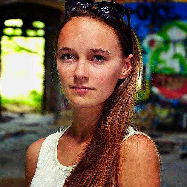 Krystene participe au concours pour gagner de l'argent avec cette photo :