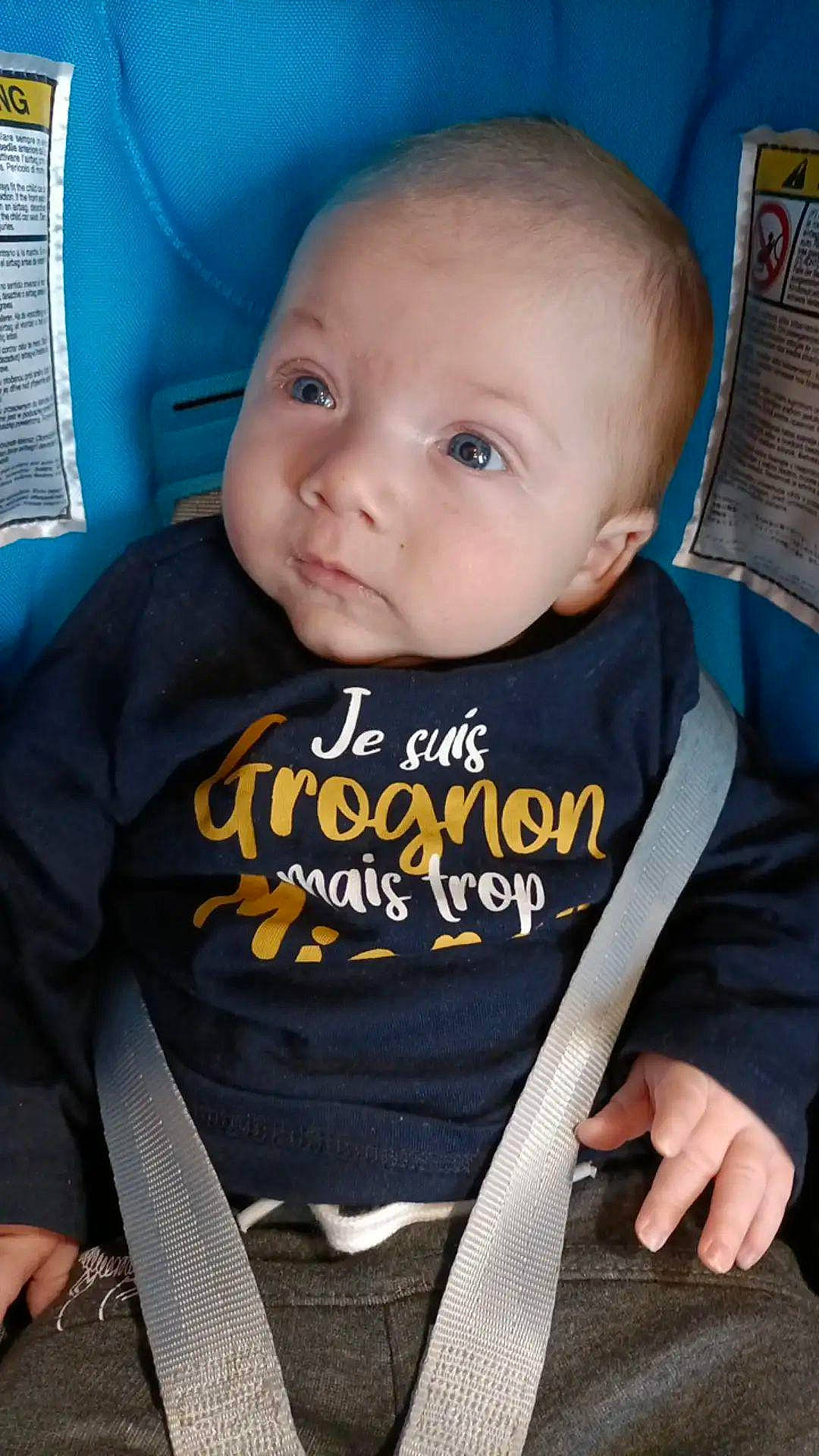 Maelo a rejoint le concours — aidez-le/la à gagner de superbes lots ! azure, baby, baby_toddler_clothing, blue, cheek, chin, cool, eye, facial_expression, finger, hand, iris, lip, neck, nose, person, product, skin, sleeve, standing