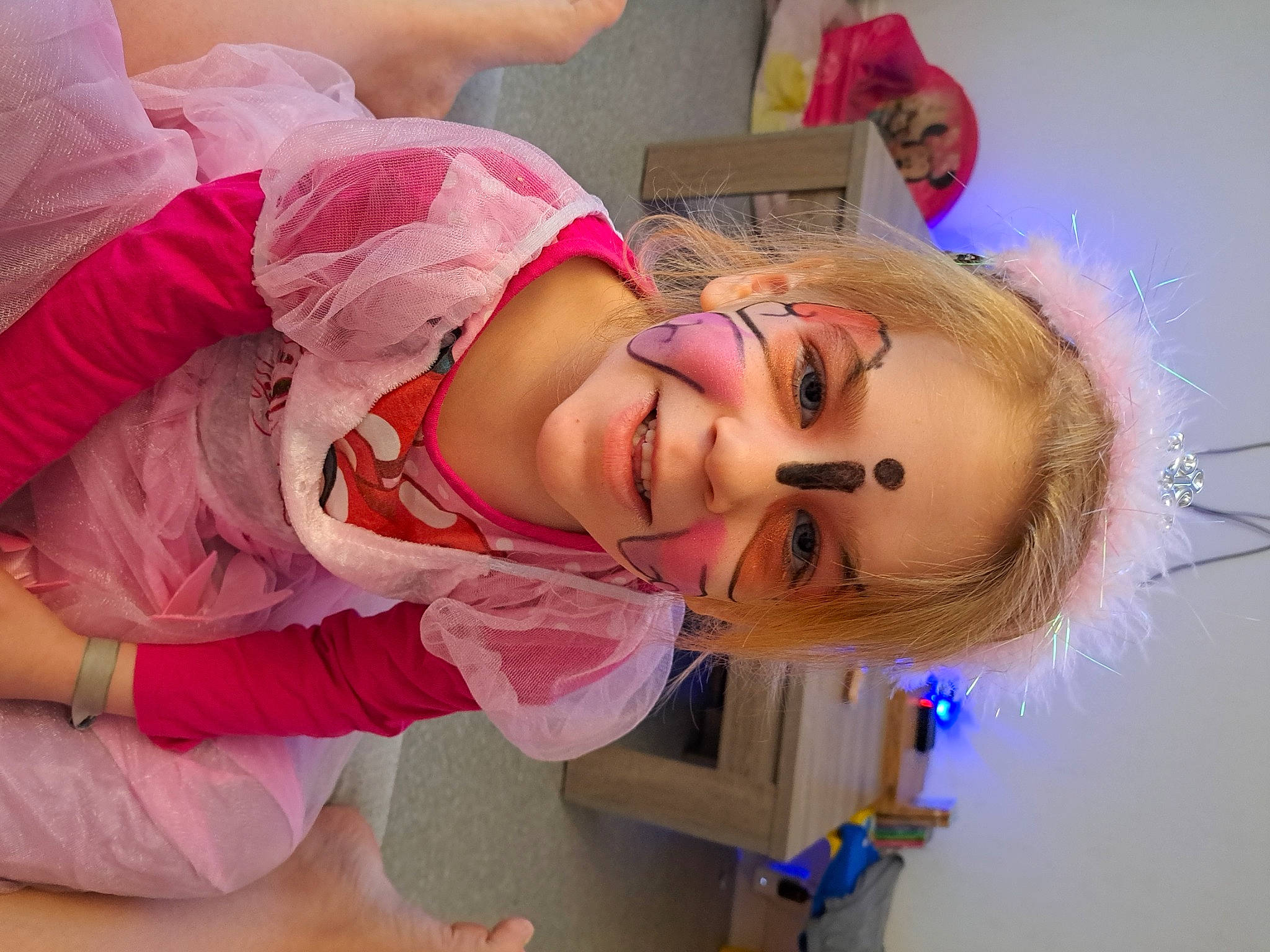 Lylou participe au concours pour gagner de l'argent avec cette photo : baby, child, comfort, eyelash, eyewear, fun, hair_coloring, happy, hat, joy, magenta, mouth, person, pink, purple, room, skin, smile, sunglasses, toddler