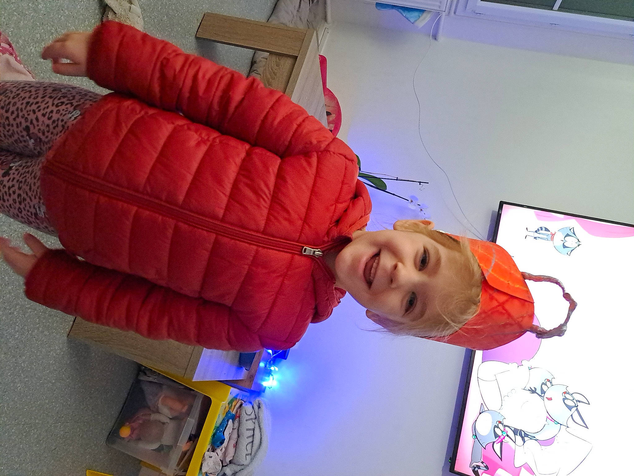 Lylou participe au concours pour gagner de l'argent avec cette photo : air_sports, art, artist, balloon, event, fun, joy, leisure, magenta, orange, party_supply, person, recreation, smile, t_shirt, tire, visual_arts, wheel