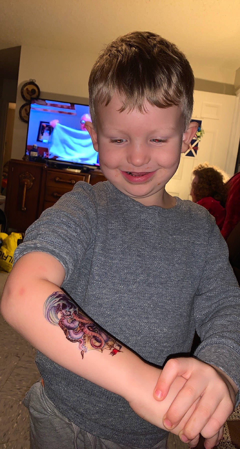 Dylan is registered to the contest to win money with this photo: black, child, cool, elbow, event, hairstyle, joint, joy, muscle, organ, pattern, person, plant, shoulder, sleeve, smile, t_shirt, tattoo, temporary_tattoo, toddler