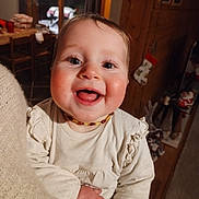 Théa a rejoint le concours — aidez-le/la à gagner de superbes lots ! baby, chair, child, clothing, cozy, curtain, decor, face, furniture, hand, happy, holiday, indoor, necklace, person, portrait, smiling, table, window, wood