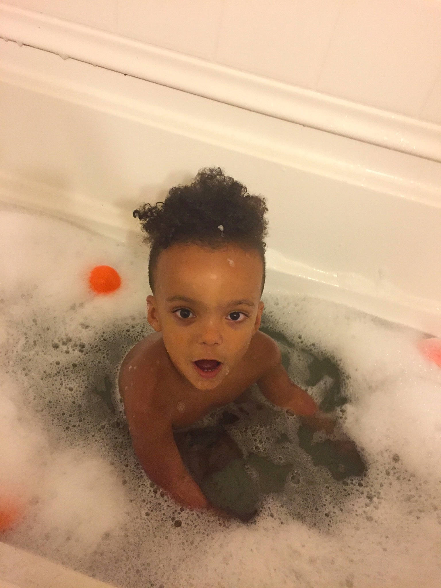 Kingston is registered to the contest to win money with this photo: bathing, bathtub, child, face, forehead, fun, jacuzzi, person, photography