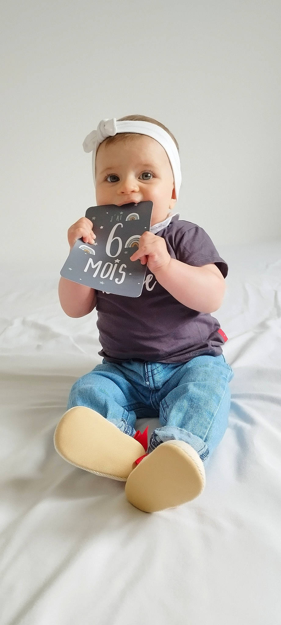 Rose a rejoint le concours — aidez-le/la à gagner de superbes lots ! baby, baby_toddler_clothing, beard, cap, cheek, child, cool, eye, eyewear, happy, head, human_leg, jeans, knee, lip, neck, person, sleeve, t_shirt, thigh