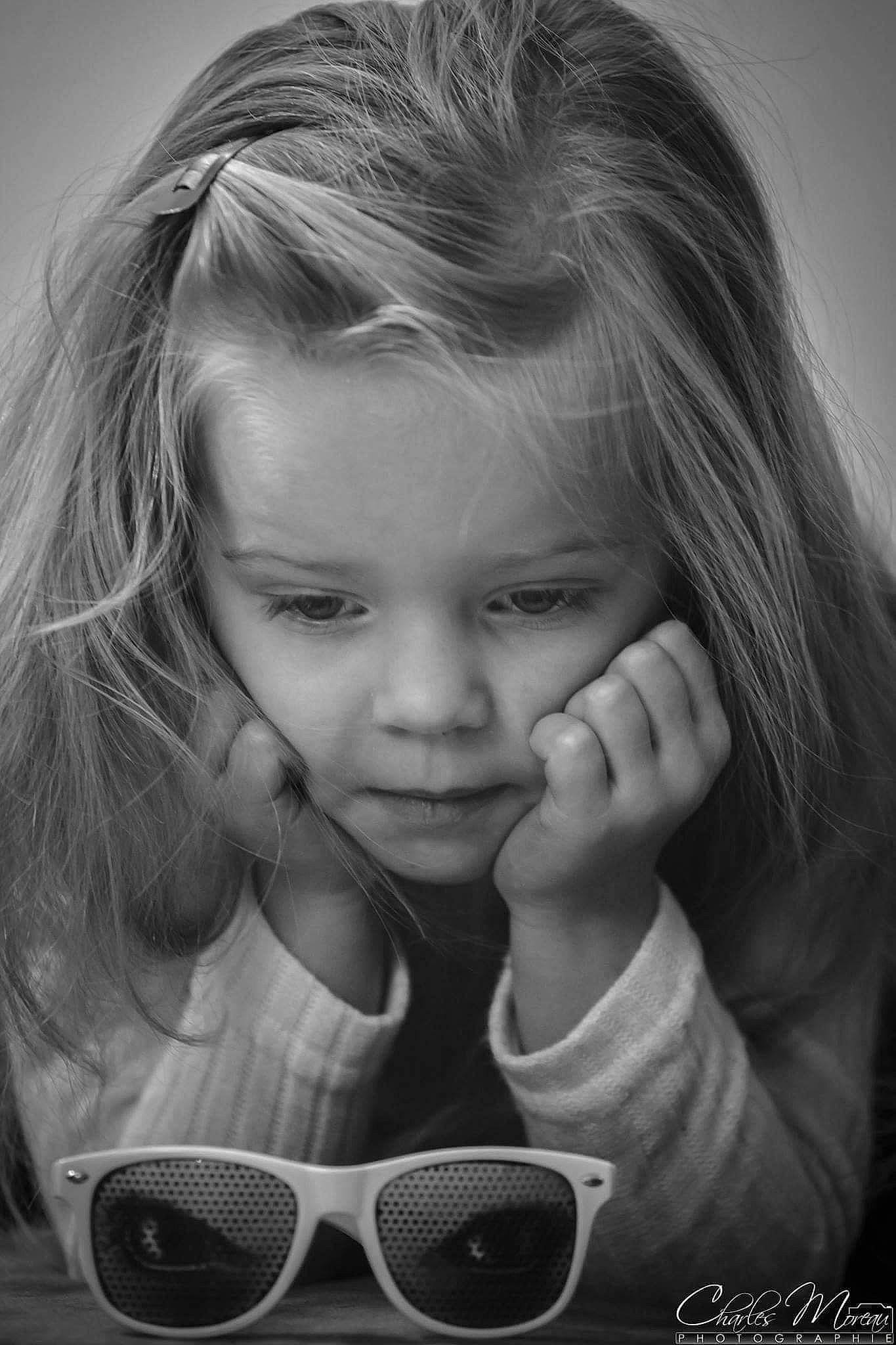 Lena a rejoint le concours — aidez-le/la à gagner de superbes lots ! arm, black, eye, eyebrow, eyelash, facial_expression, flash_photography, glasses, goggles, hair, hand, happy, human_body, lip, mouth, nose, organ, person, photograph, sunglasses