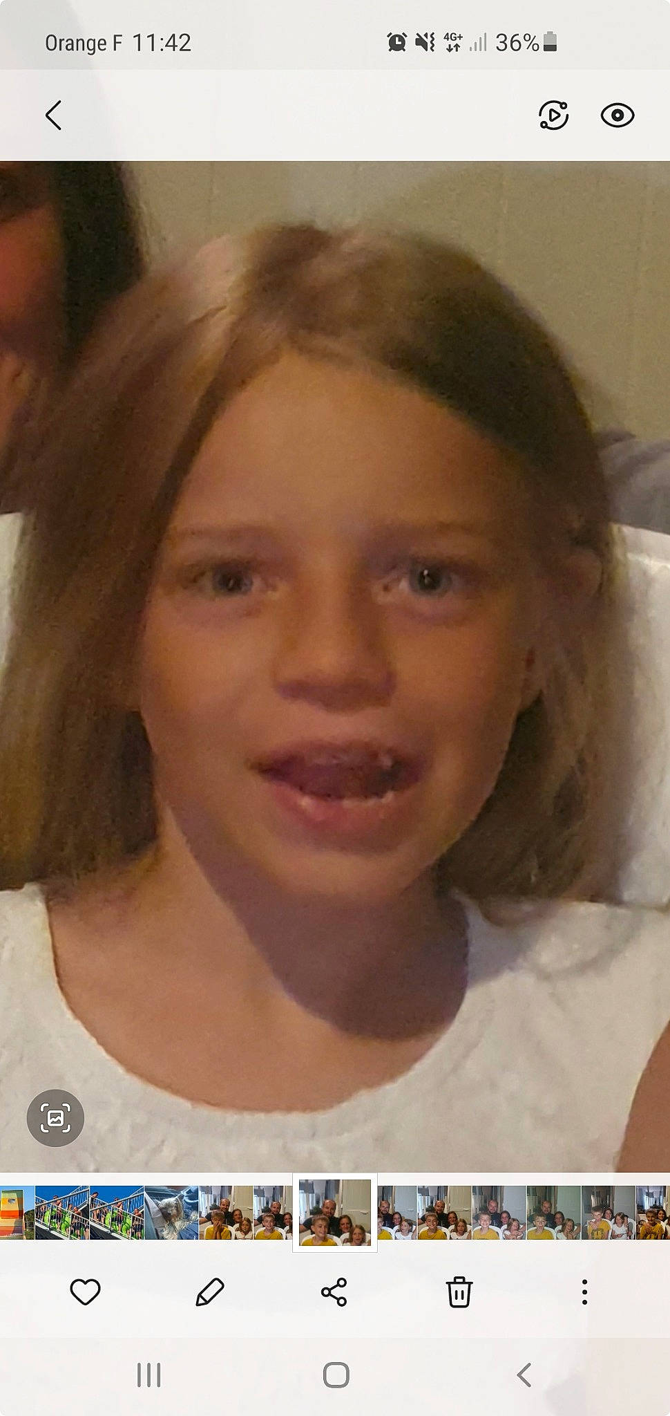 Lena participe au concours pour gagner de l'argent avec cette photo : cheek, chin, eye, eyebrow, eyelash, face, facial_expression, forehead, hair, hairstyle, head, human, jaw, lip, mouth, nose, organ, person, photograph, skin