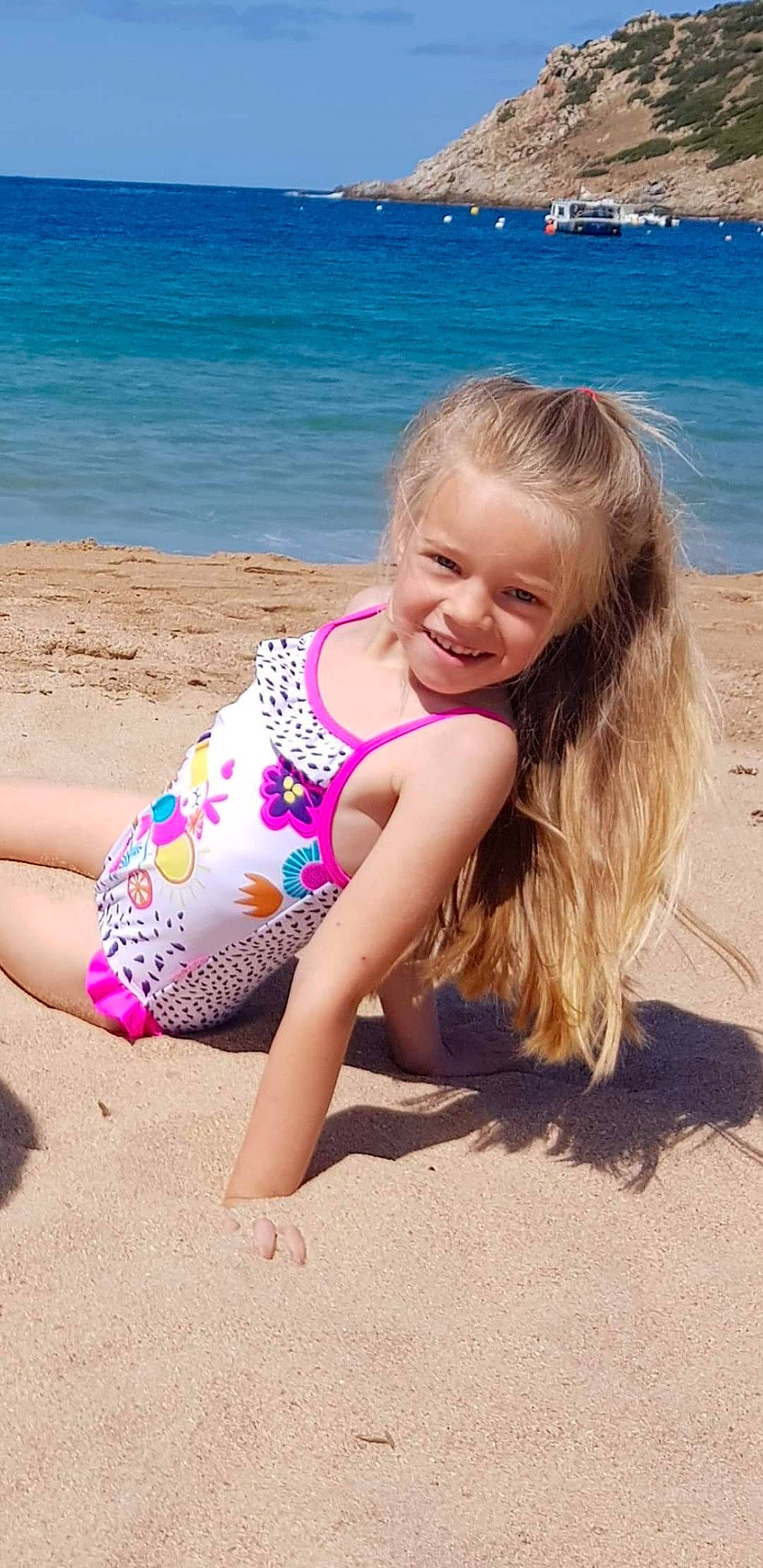 Lena participe au concours pour gagner de l'argent avec cette photo : barefoot, beach, clothing, fun, hair, hairstyle, happy, head, joy, leg, leisure, people_in_nature, people_on_beach, person, pink, smile, summer, sunlight, swimwear, thigh