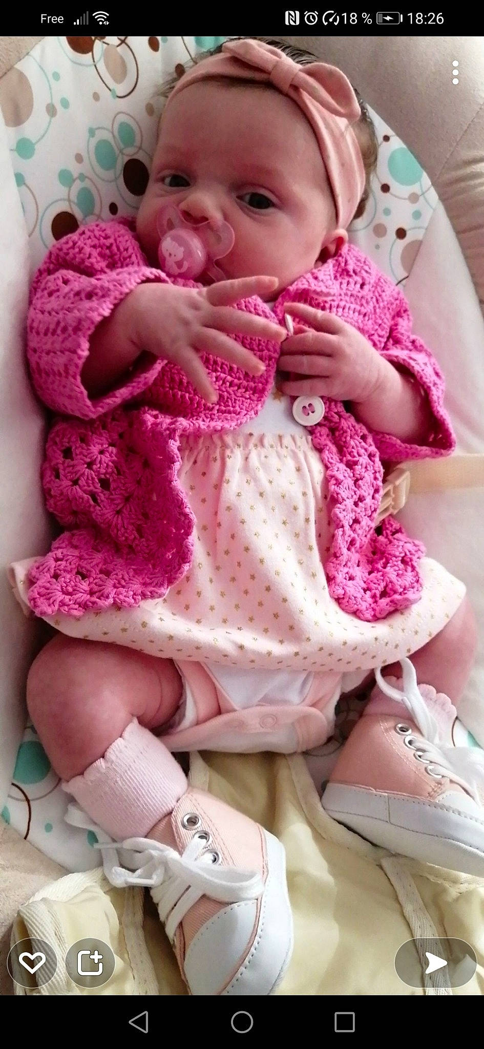 Théa a rejoint le concours — aidez-le/la à gagner de superbes lots ! arm, baby, baby_toddler_clothing, blue, cheek, comfort, green, hand, organ, outerwear, person, photograph, pink, product, purple, skin, sleeve, smile, textile, toddler