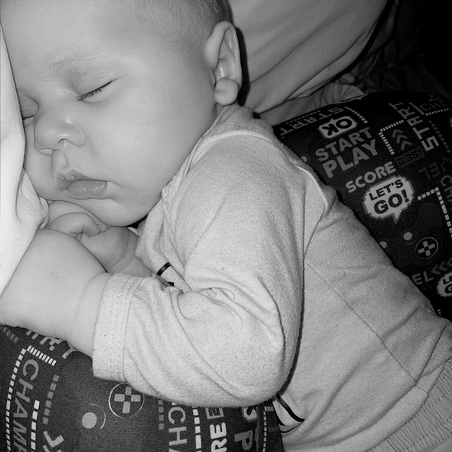 Rily is registered to the contest to win money with this photo: baby, bed, bedroom, bodypart, couch, cushion, face, finger, furniture, hand, head, homedecor, indoors, newborn, person, photography, pillow, portrait, room, sleeping