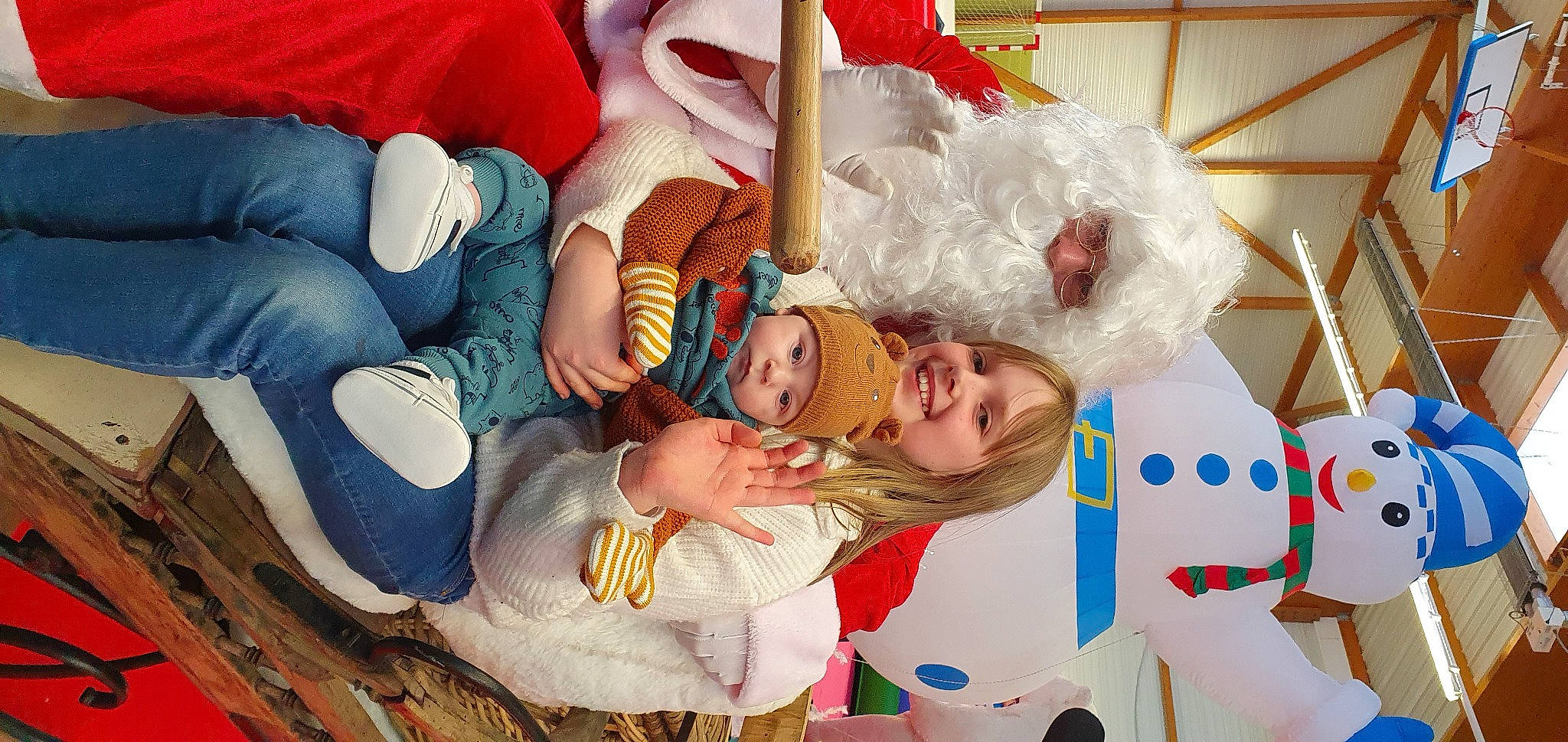 Gabriel a rejoint le concours — aidez-le/la à gagner de superbes lots ! baby, baby_products, baby_sleeping, baby_toddler_clothing, child, christmas_eve, comfort, event, fictional_character, fun, happy, hat, headwear, holiday, joy, linens, person, room, smile, textile