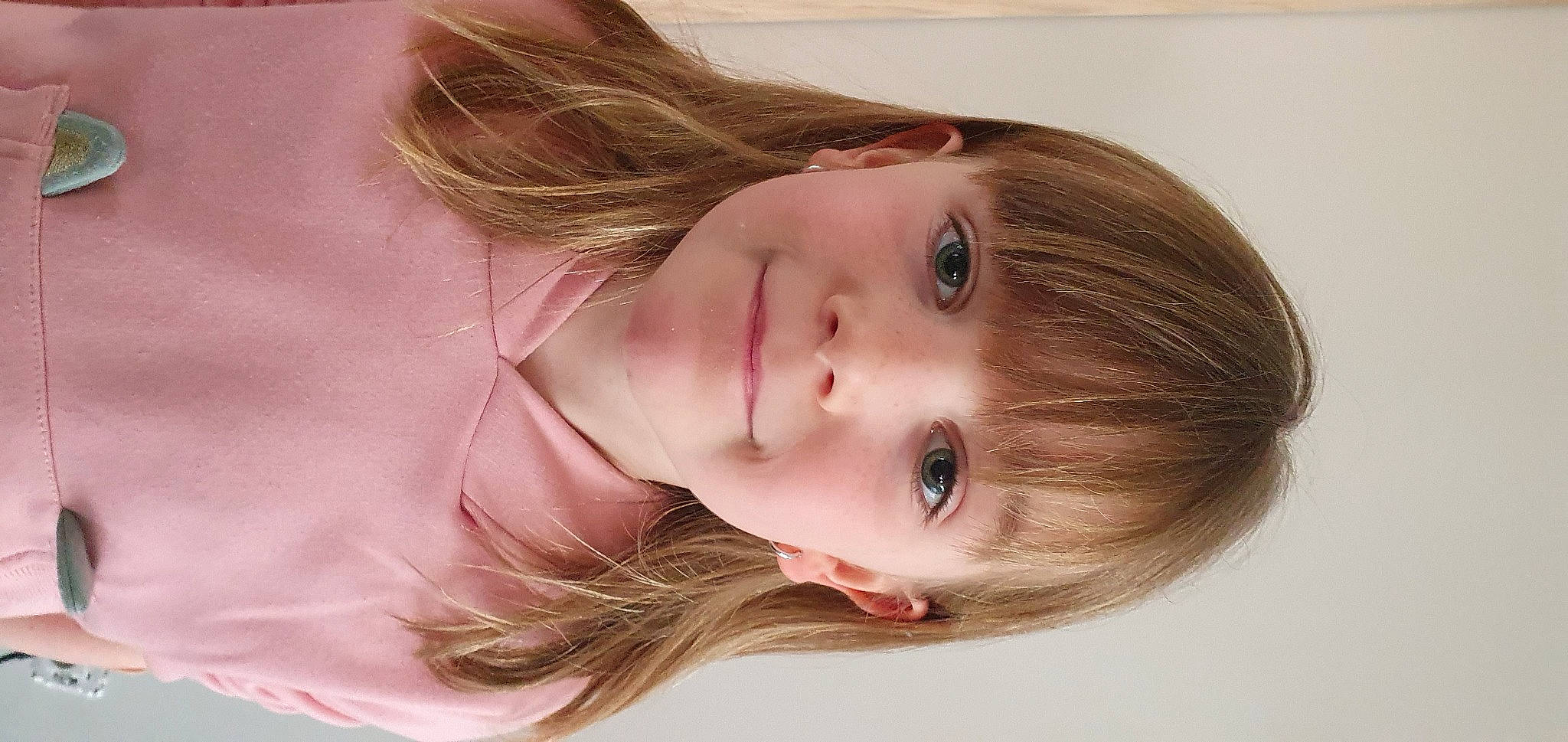 Juliette participe au concours pour gagner de l'argent avec cette photo : blond, brown_hair, cheek, child, dress, ear, eyelash, flash_photography, happy, iris, joy, layered_hair, lip, long_hair, neck, no_expression, nose, person, portrait_photography, smile