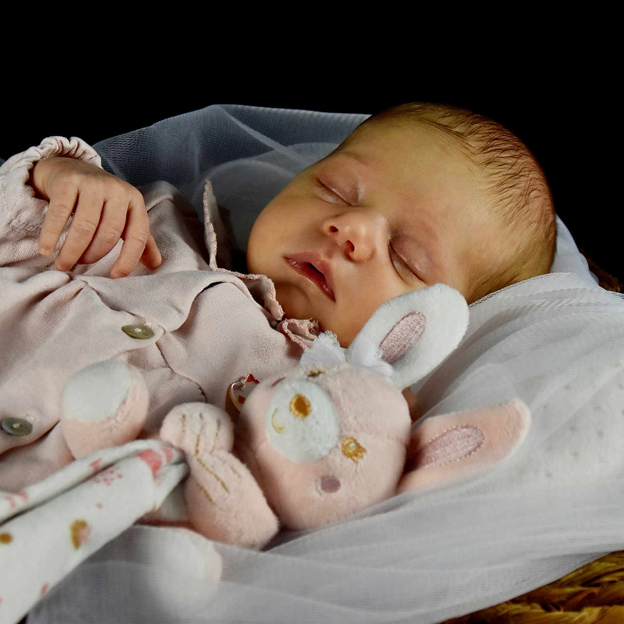Mya participe au concours pour gagner de l'argent avec cette photo : baby, bed, blanket, bodypart, cradle, crib, face, finger, furniture, hand, head, infantbed, newborn, person, photography, portrait, quilt, sleeping